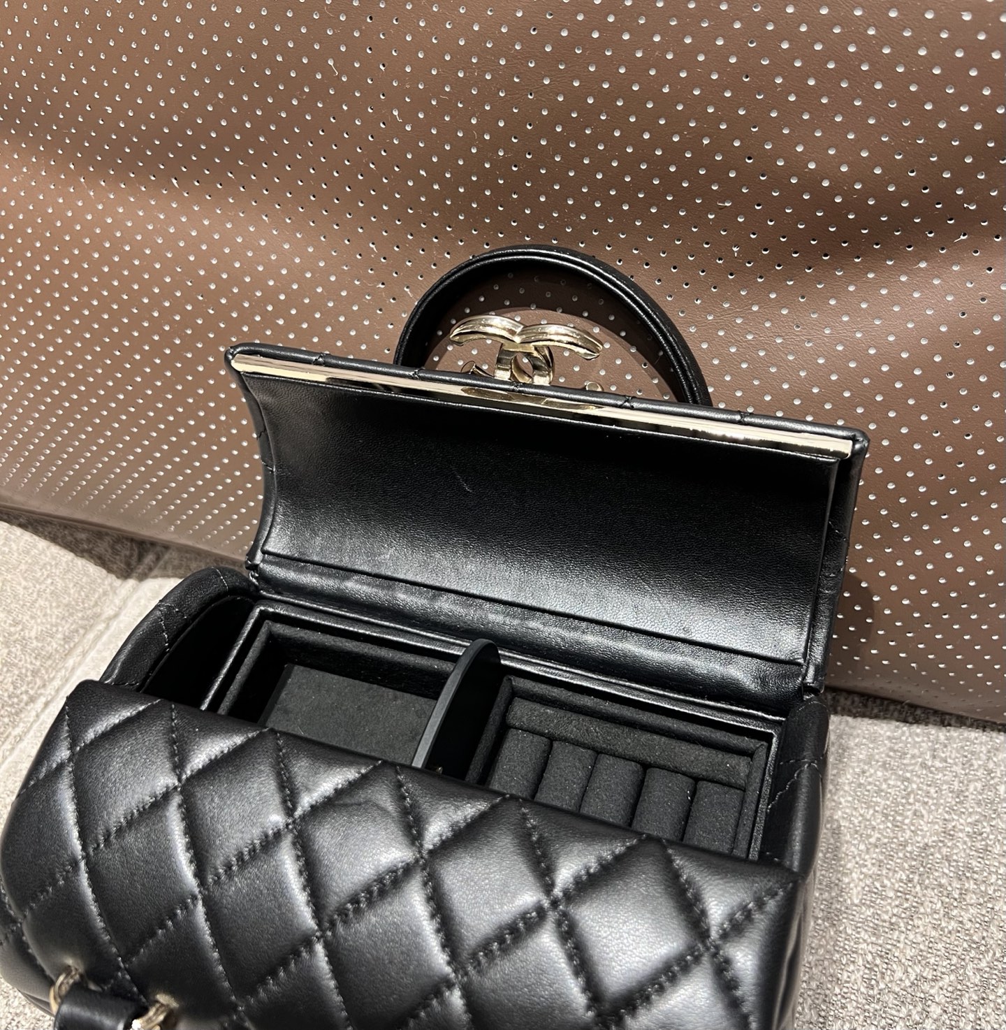 Chanel Clutch Bag Sheepskin M-l