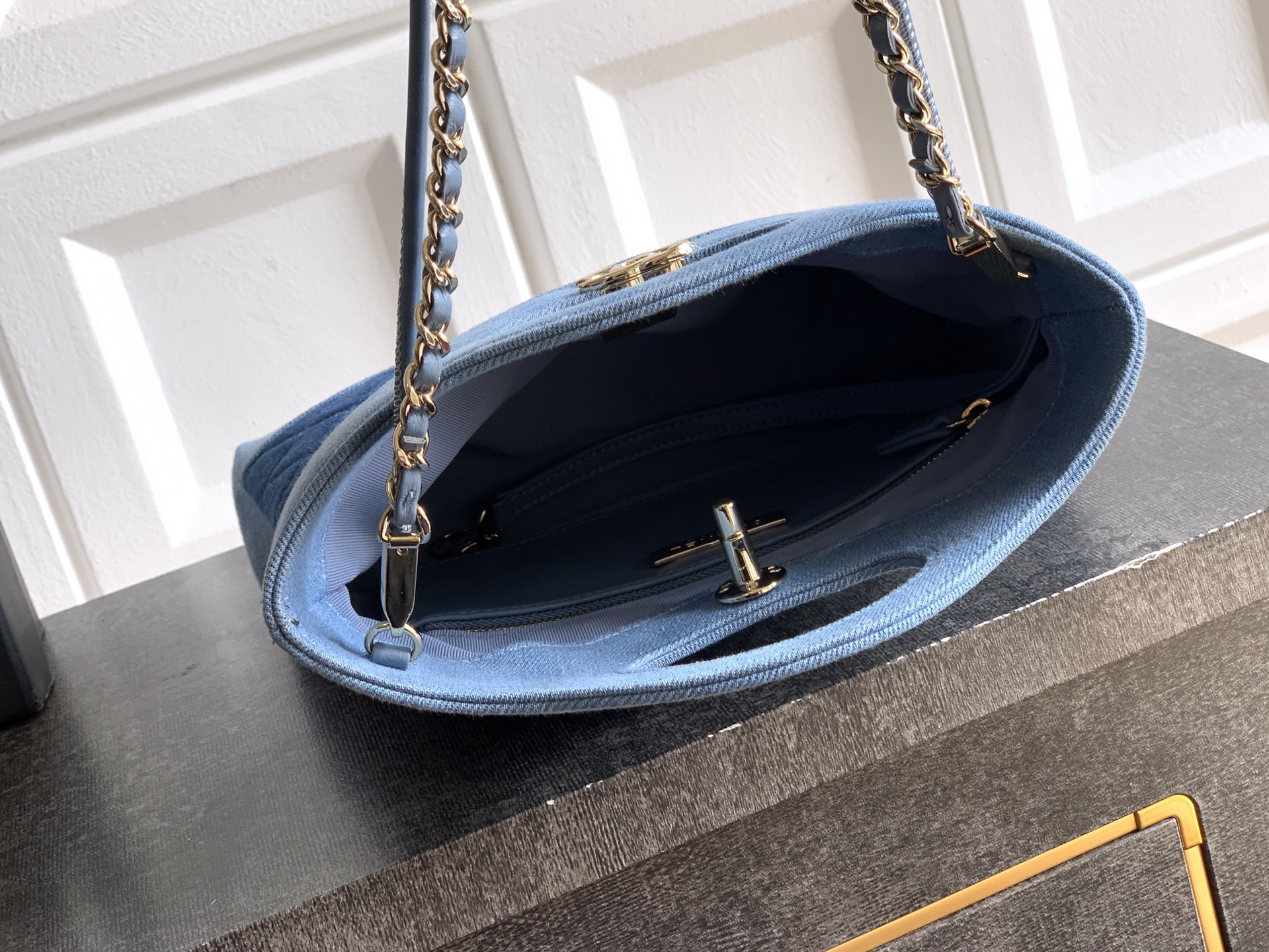 Chanel Basic Bag Blue M-l-s