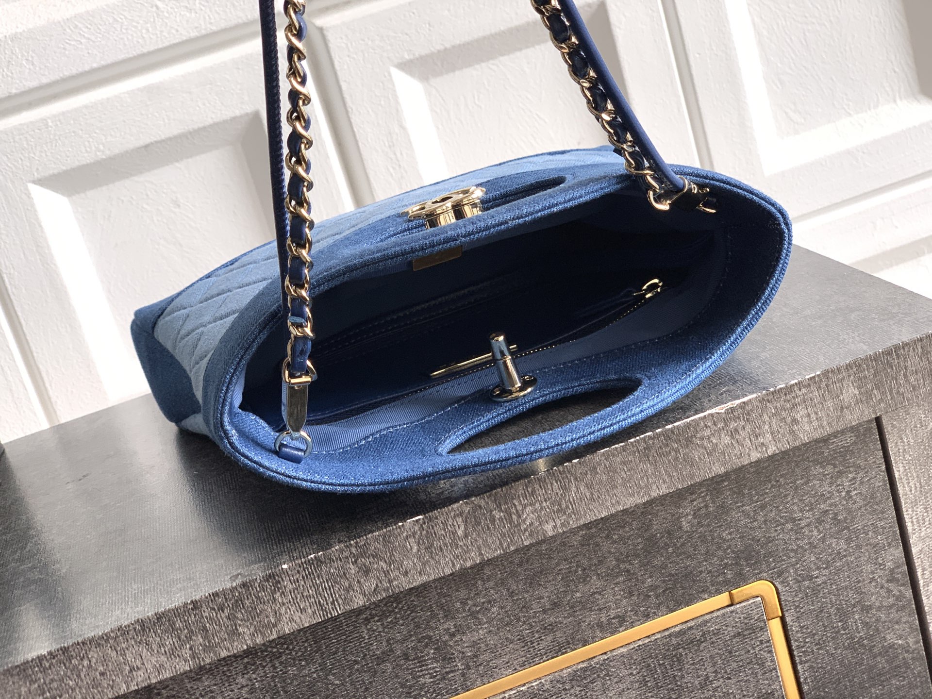Chanel Basic Bag Blue M-l-s