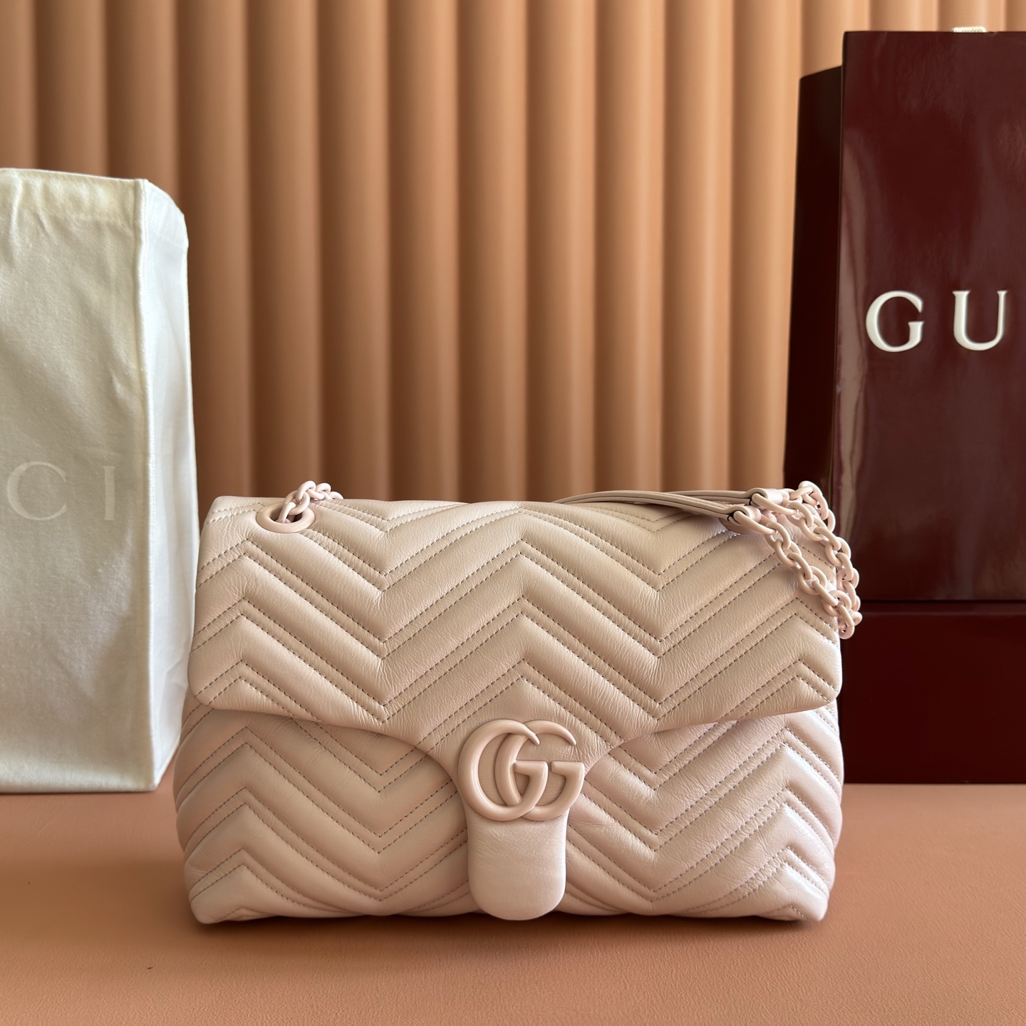 Gucci Basic Bag Cow Leather Black M