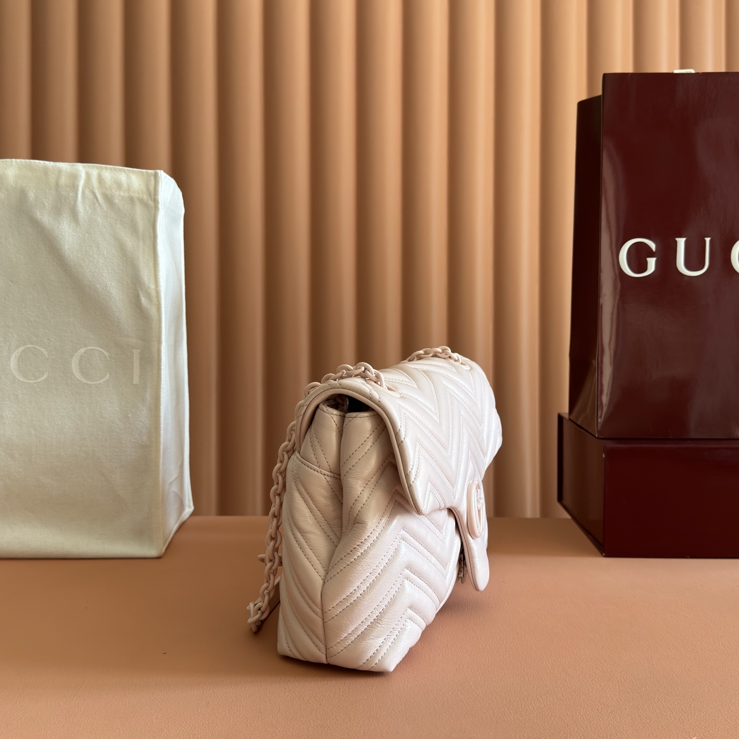 Gucci Basic Bag Cow Leather Black M