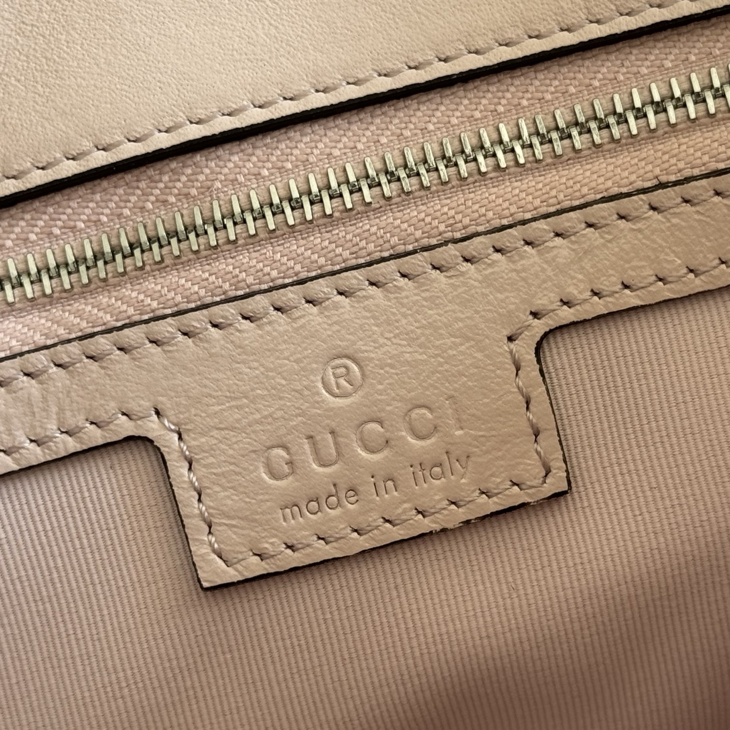 Gucci Basic Bag Cow Leather Black M