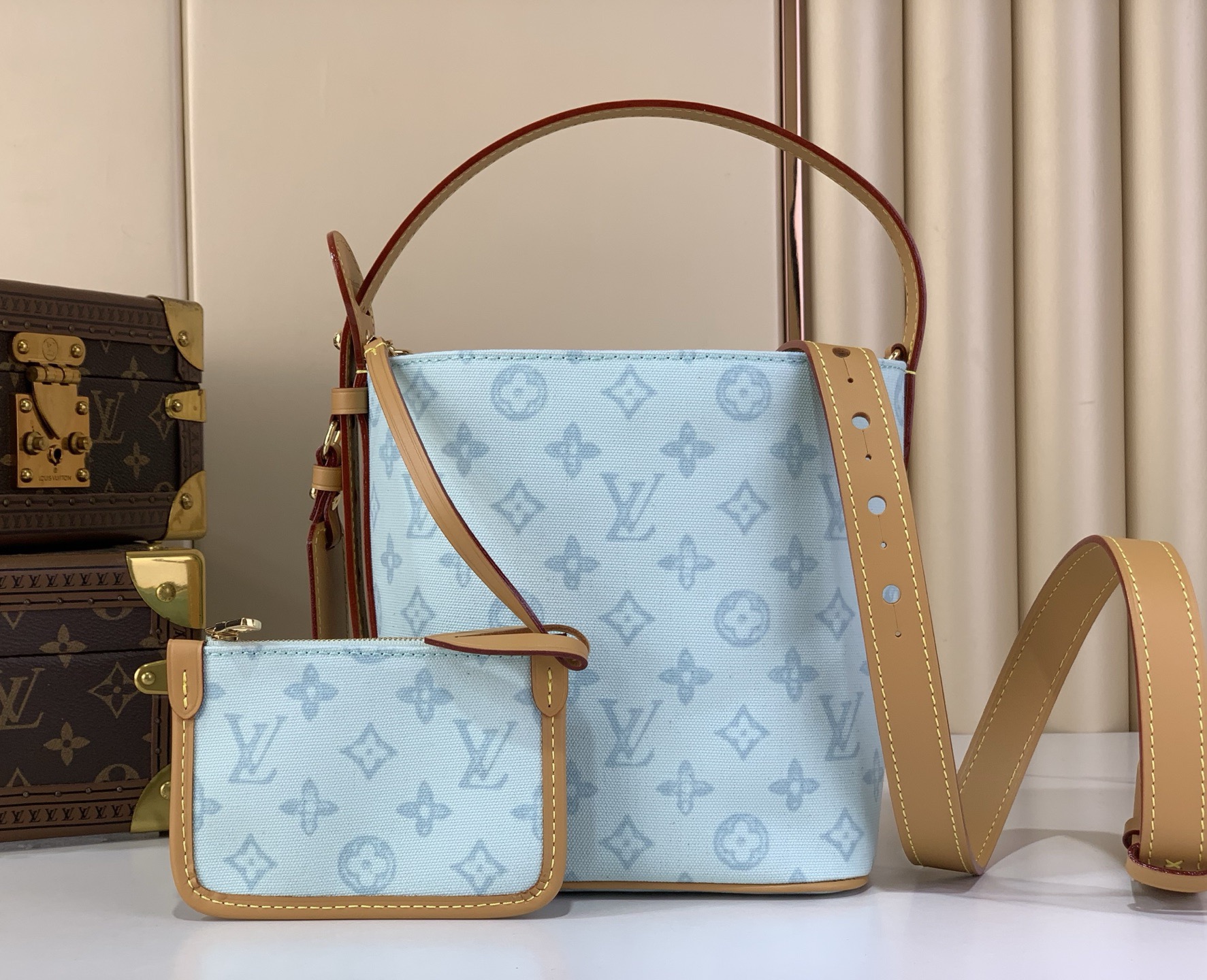 Louis Vuitton Basic Bag Canvas Gold M-l