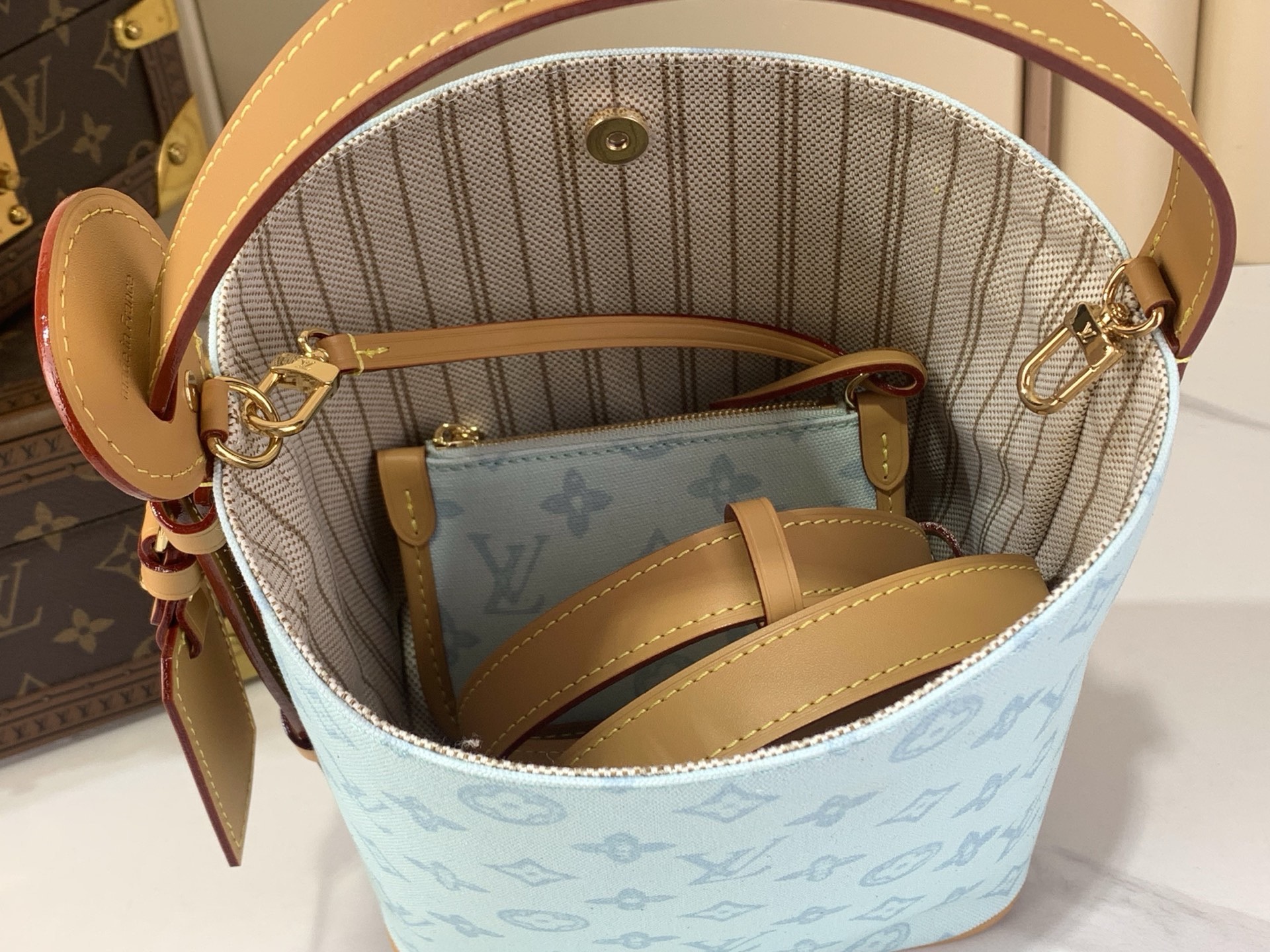 Louis Vuitton Basic Bag Canvas Gold M-l