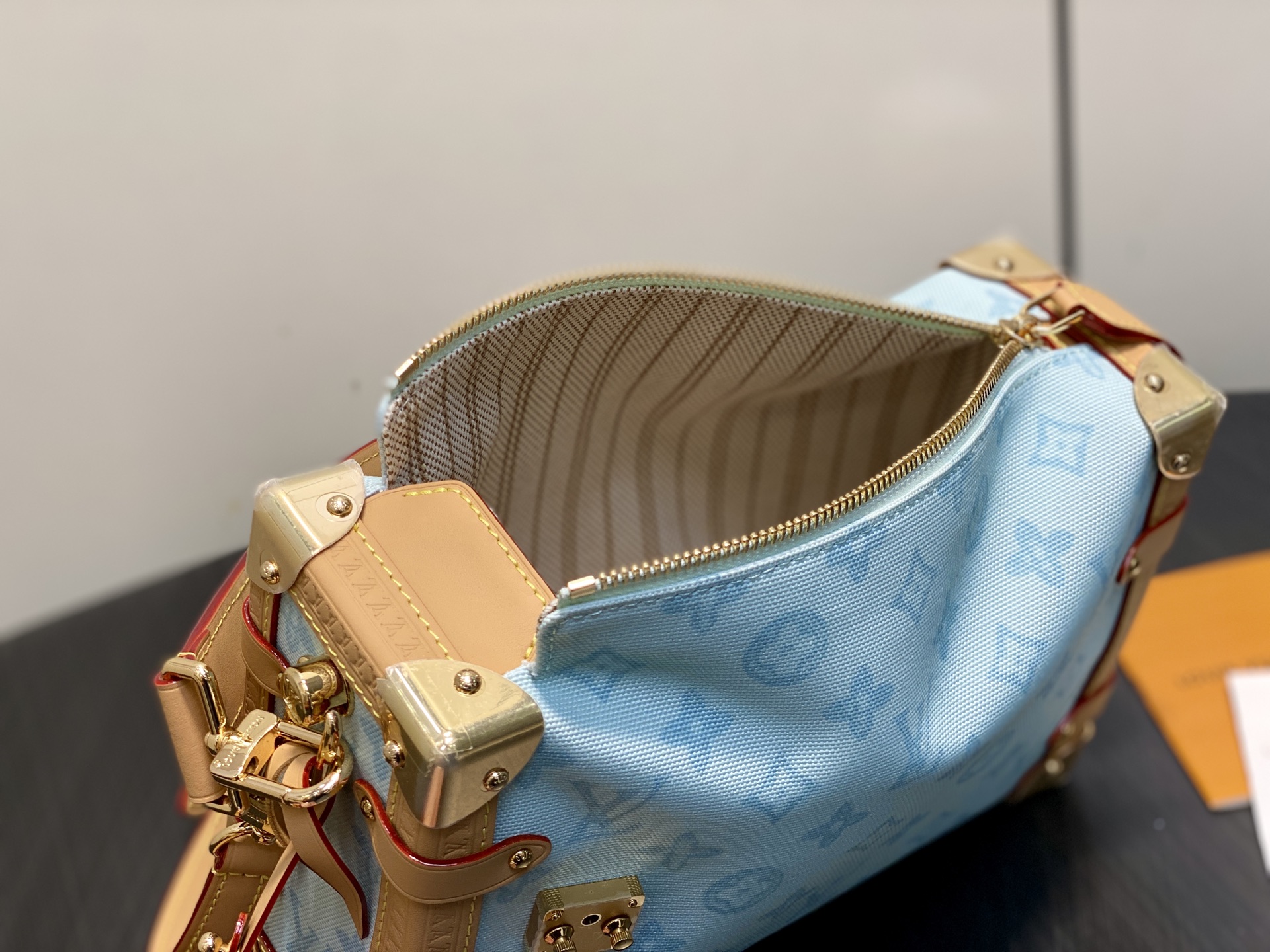 Louis Vuitton Basic Bag Cow Leather Gold M-l-s