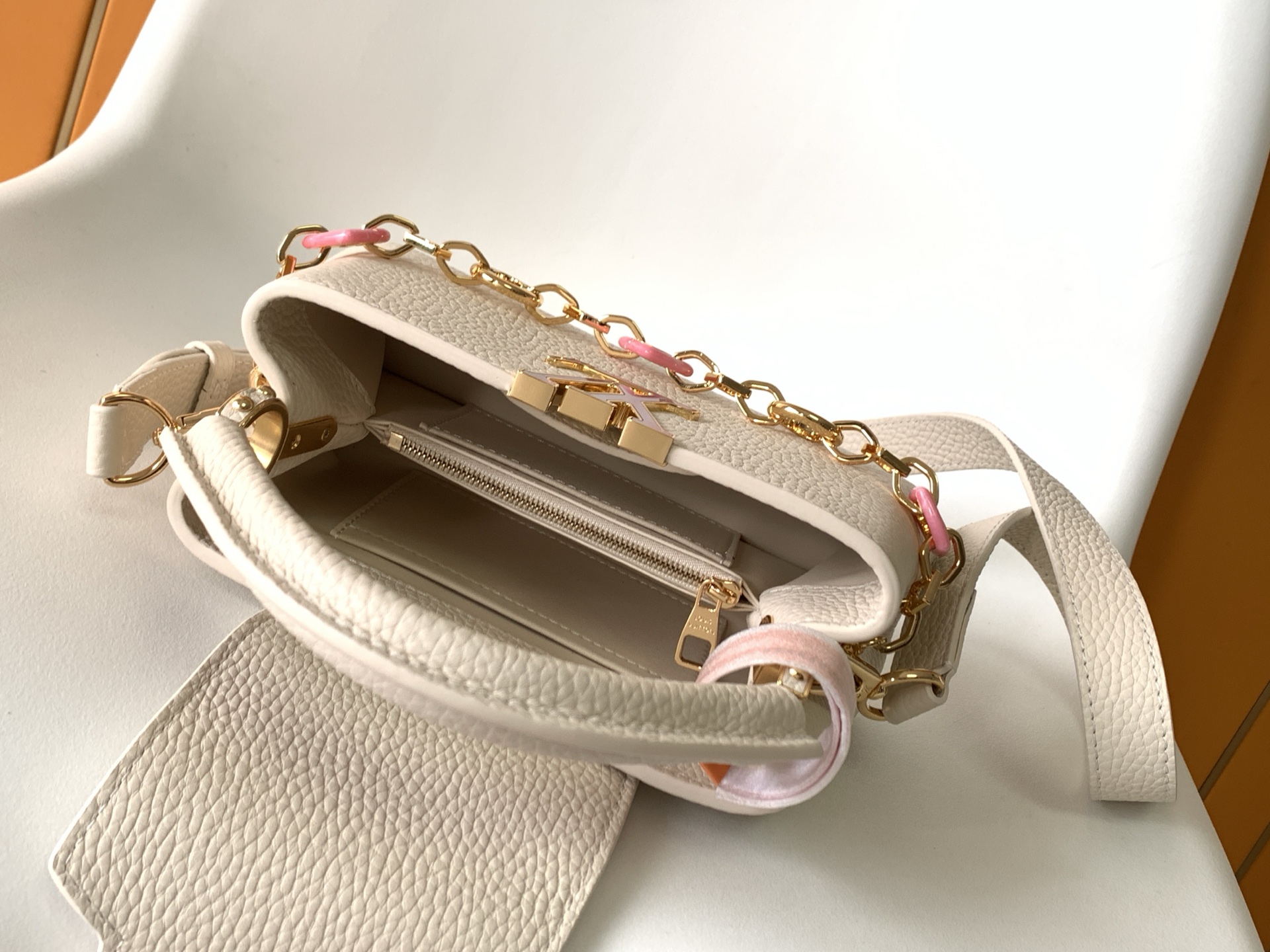 Louis Vuitton Basic Bag Cow Leather Black M-l-s