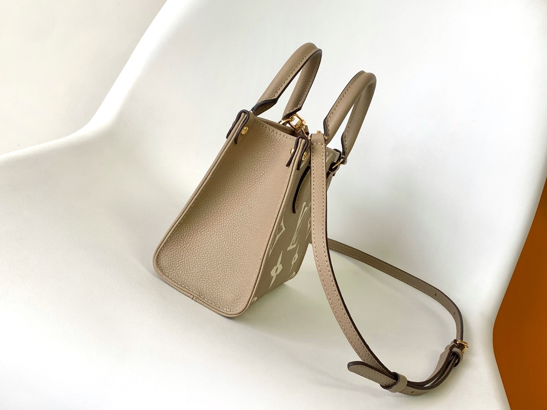 Louis Vuitton Basic Bag Cow Leather Black M