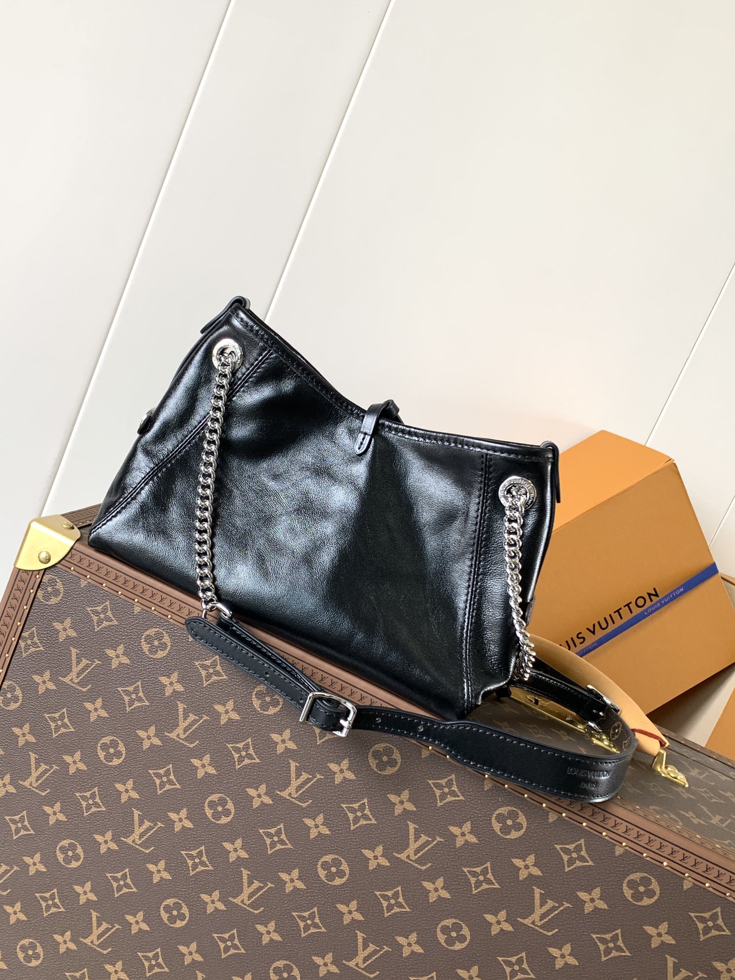 Louis Vuitton Basic Bag Cow Leather M-l