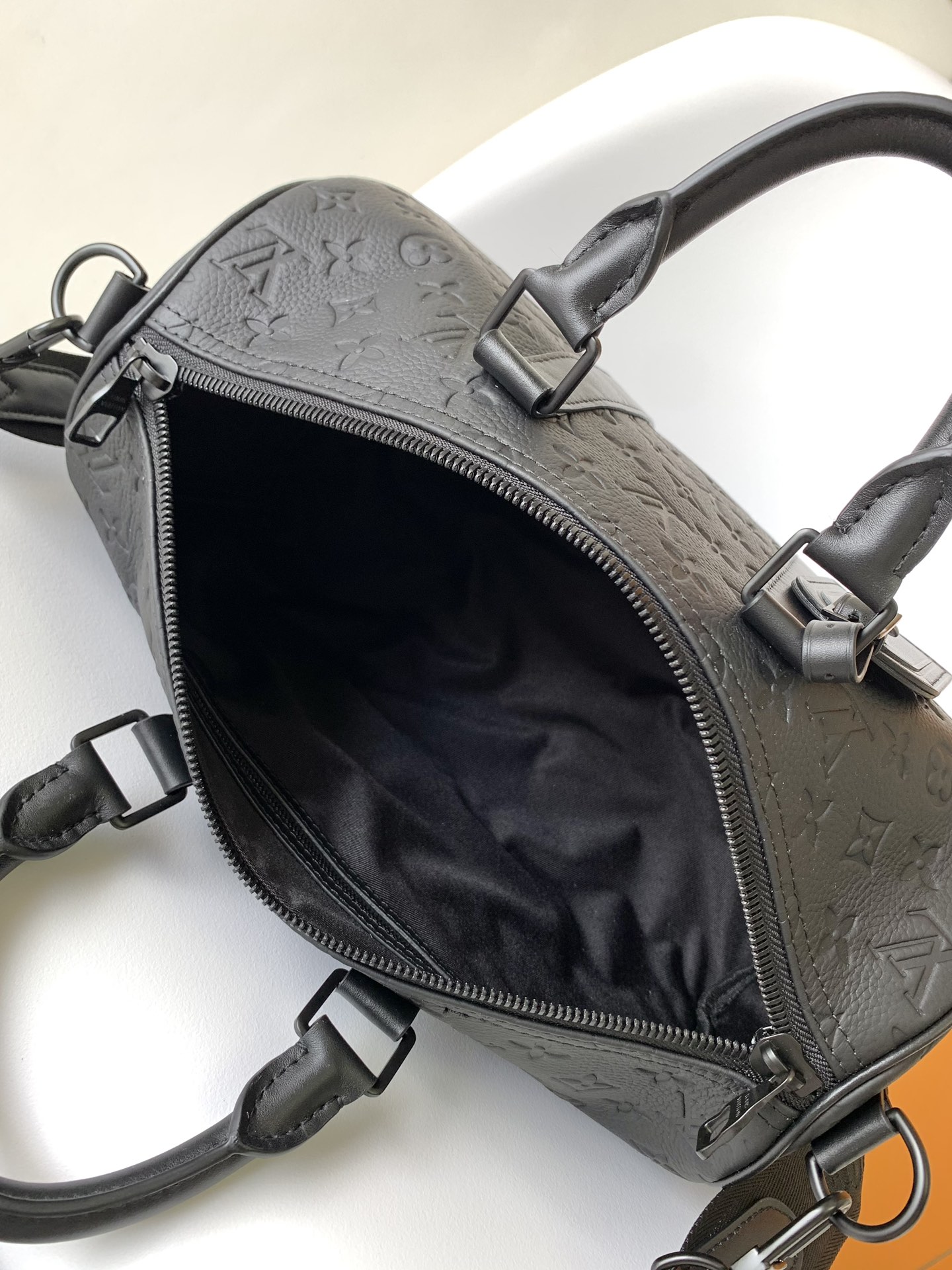 Louis Vuitton Basic Bag Cow Leather M-l-s