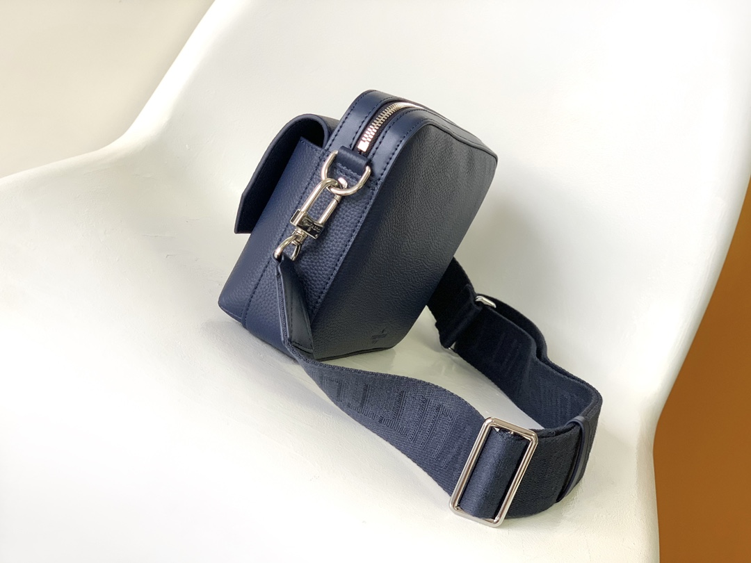 Louis Vuitton Messenger Bag Cow Leather Black M-l-s