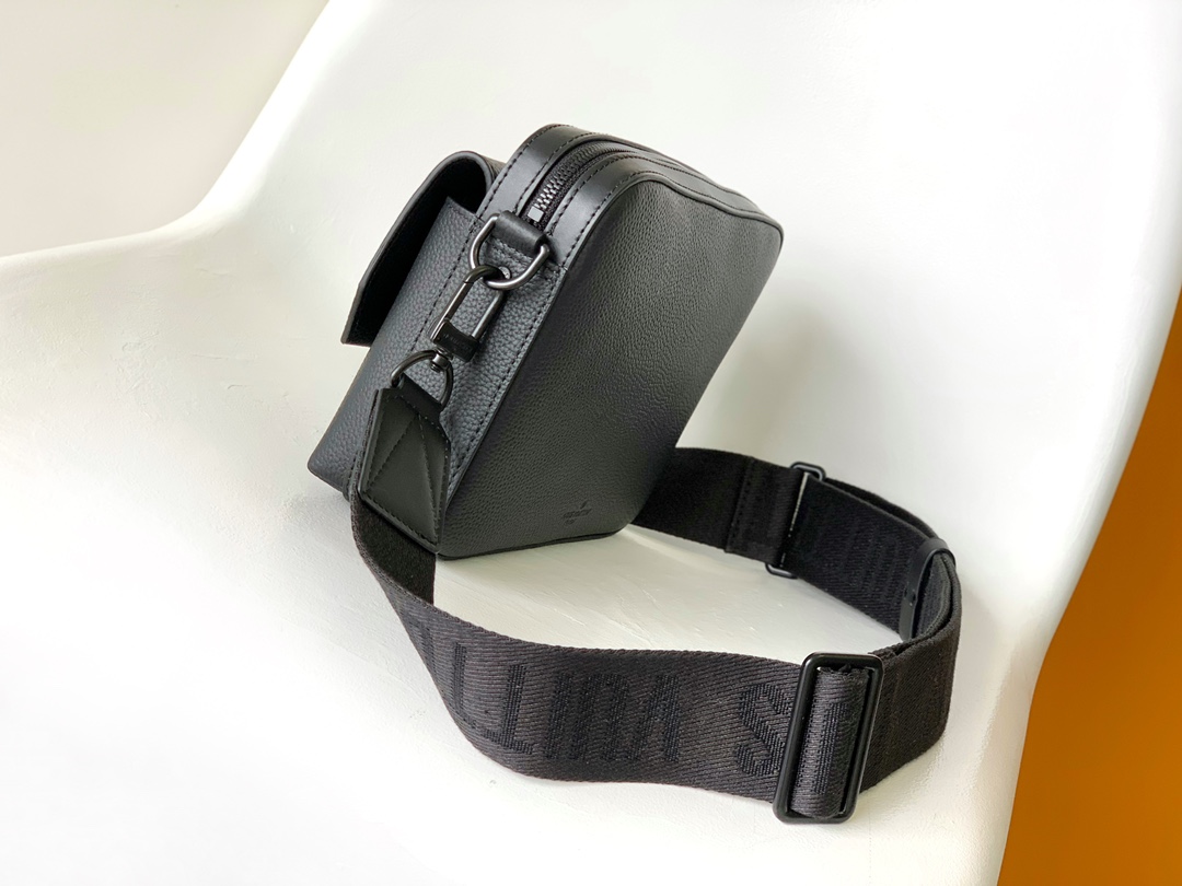 Louis Vuitton Messenger Bag Cow Leather Black M-l-s