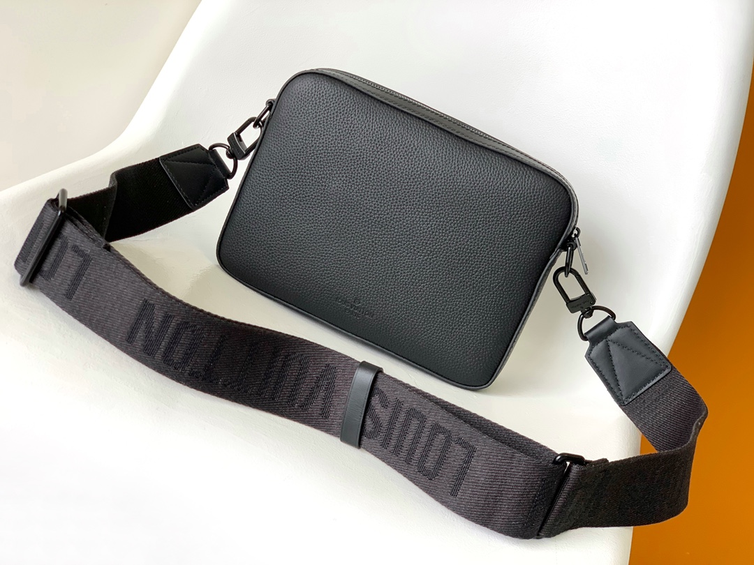 Louis Vuitton Messenger Bag Cow Leather Black M-l-s