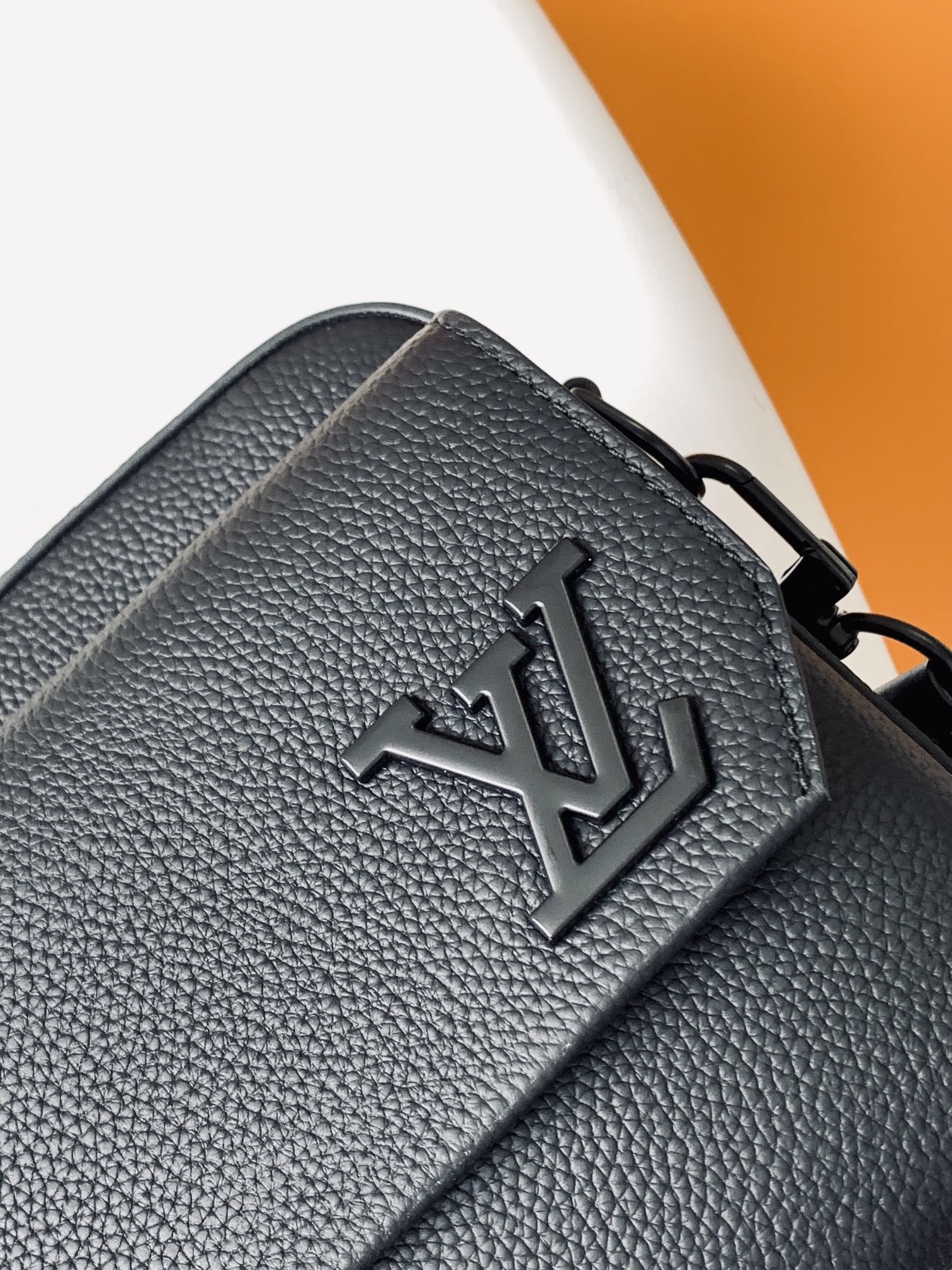 Louis Vuitton Messenger Bag Cow Leather Black M-l-s