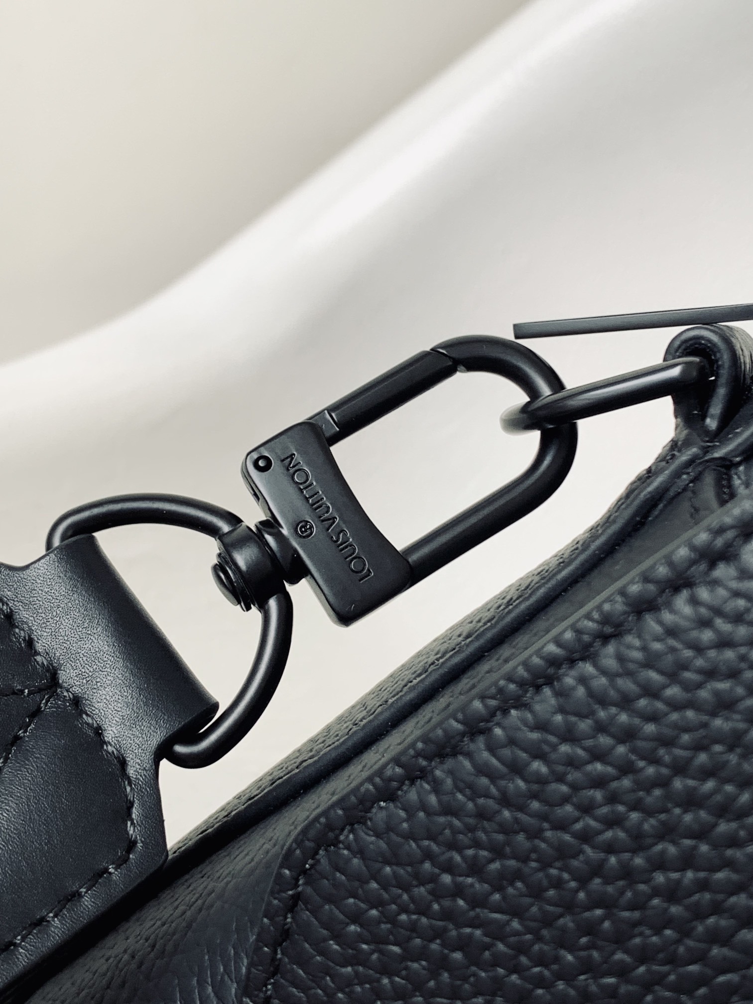 Louis Vuitton Messenger Bag Cow Leather Black M-l-s