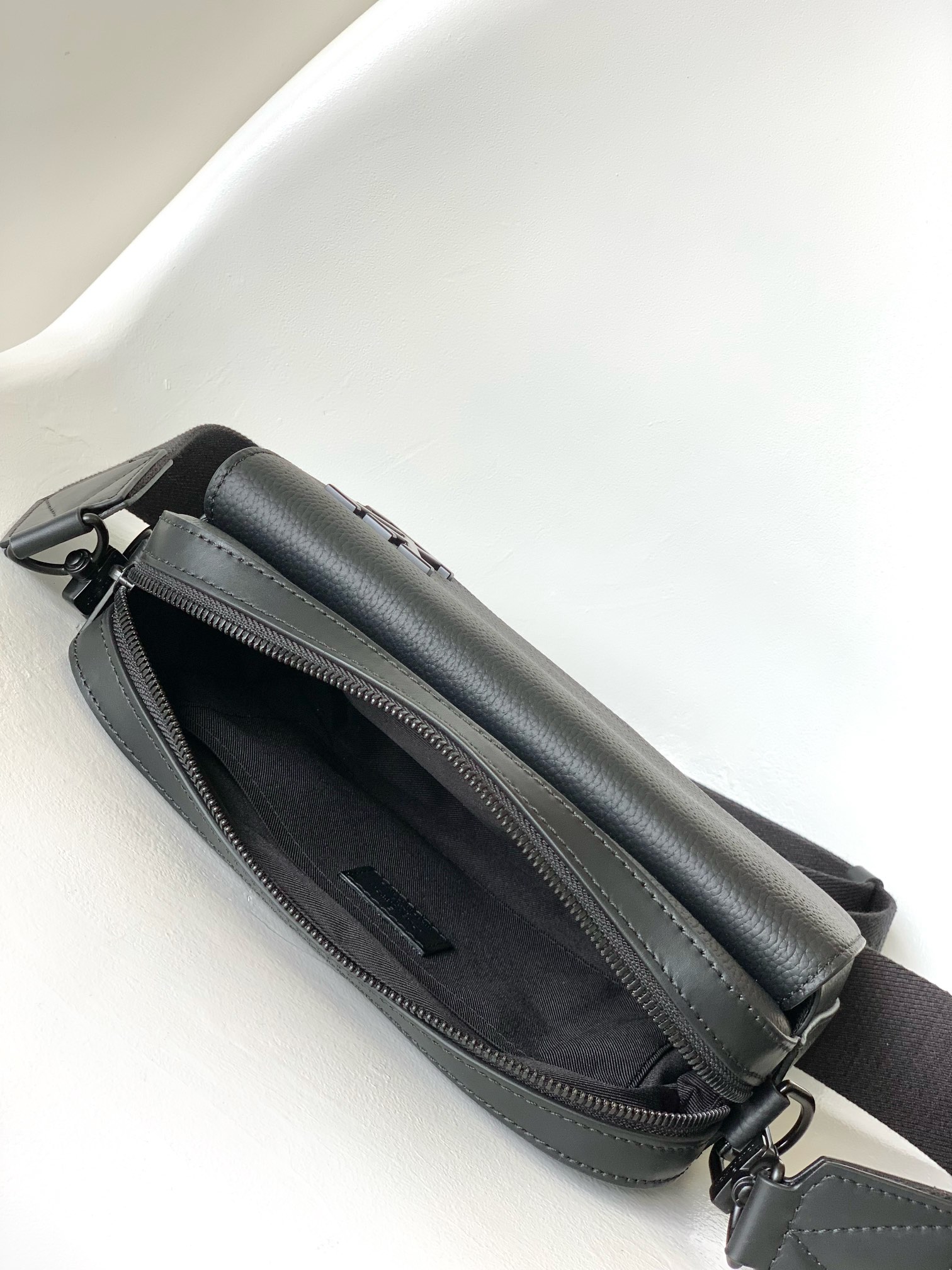 Louis Vuitton Messenger Bag Cow Leather Black M-l-s