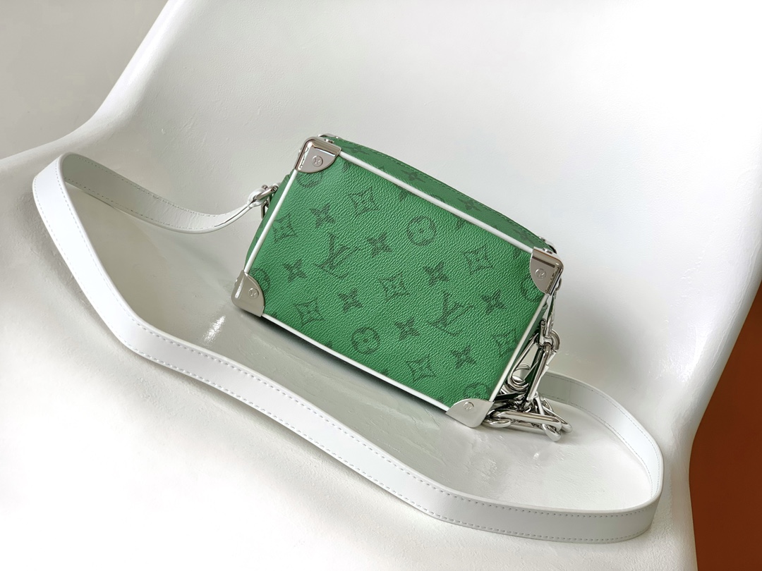 Louis Vuitton Basic Bag Canvas Green M-l-s
