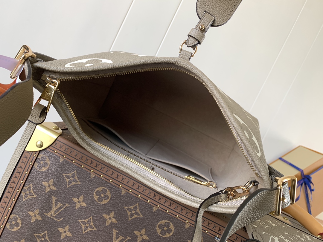 Louis Vuitton Basic Bag Cow Leather M-l