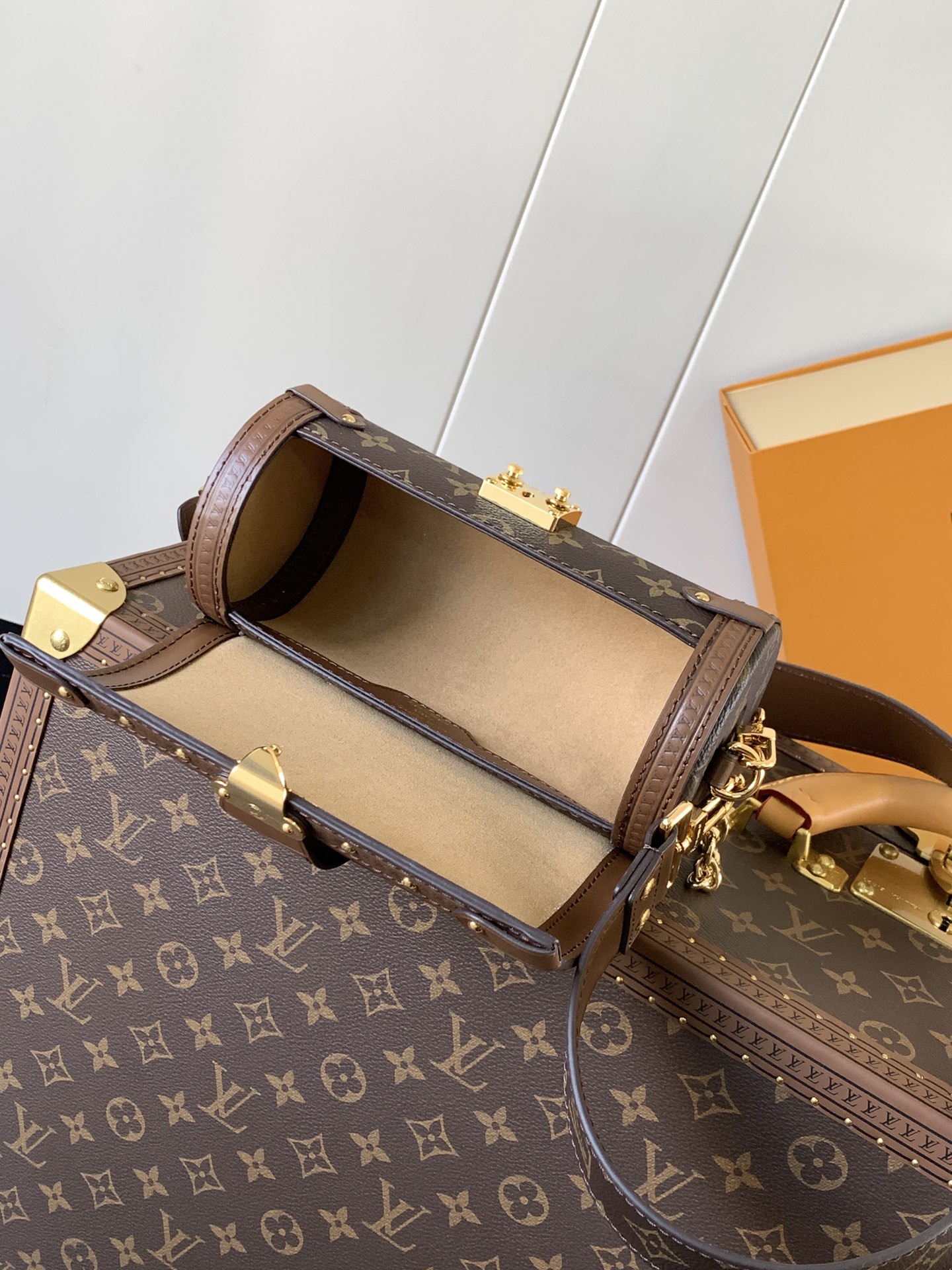 Louis Vuitton Basic Bag M-l-s