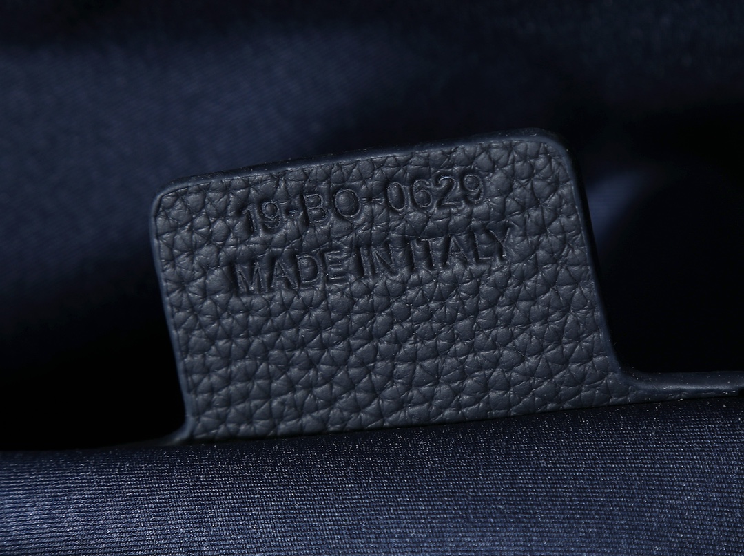 Dior Basic Bag Cow Leather L-s