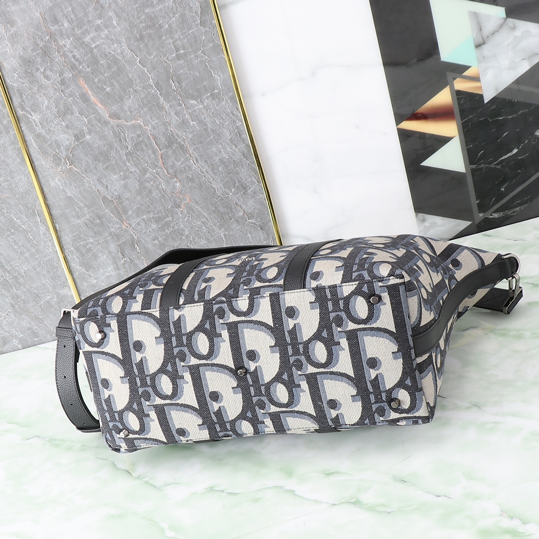 Dior Basic Bag Black M-l