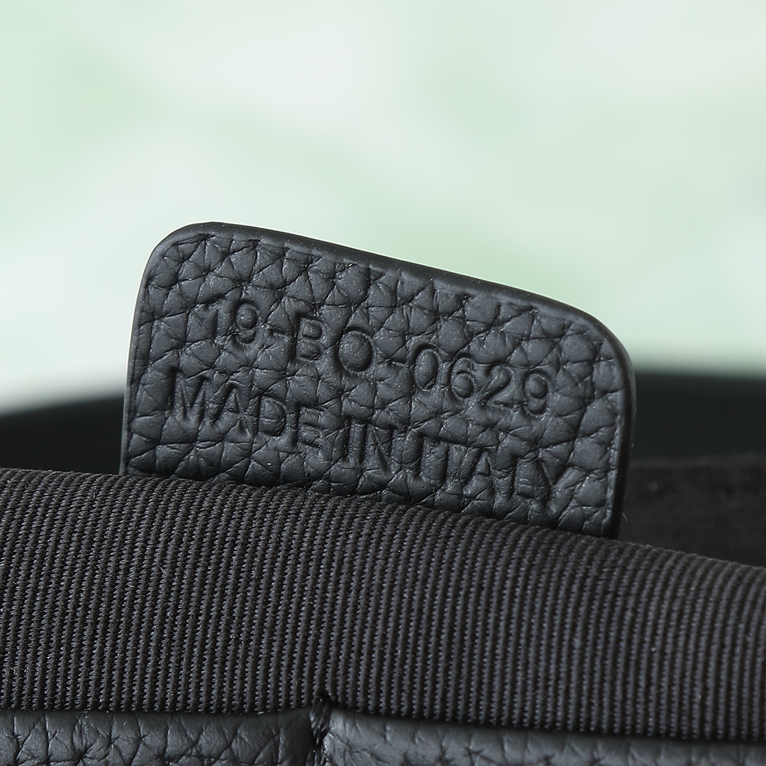 Dior Messenger Bag Cow Leather Black M-l-s-197l