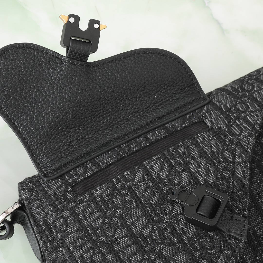 Dior Messenger Bag Cow Leather Black L-s