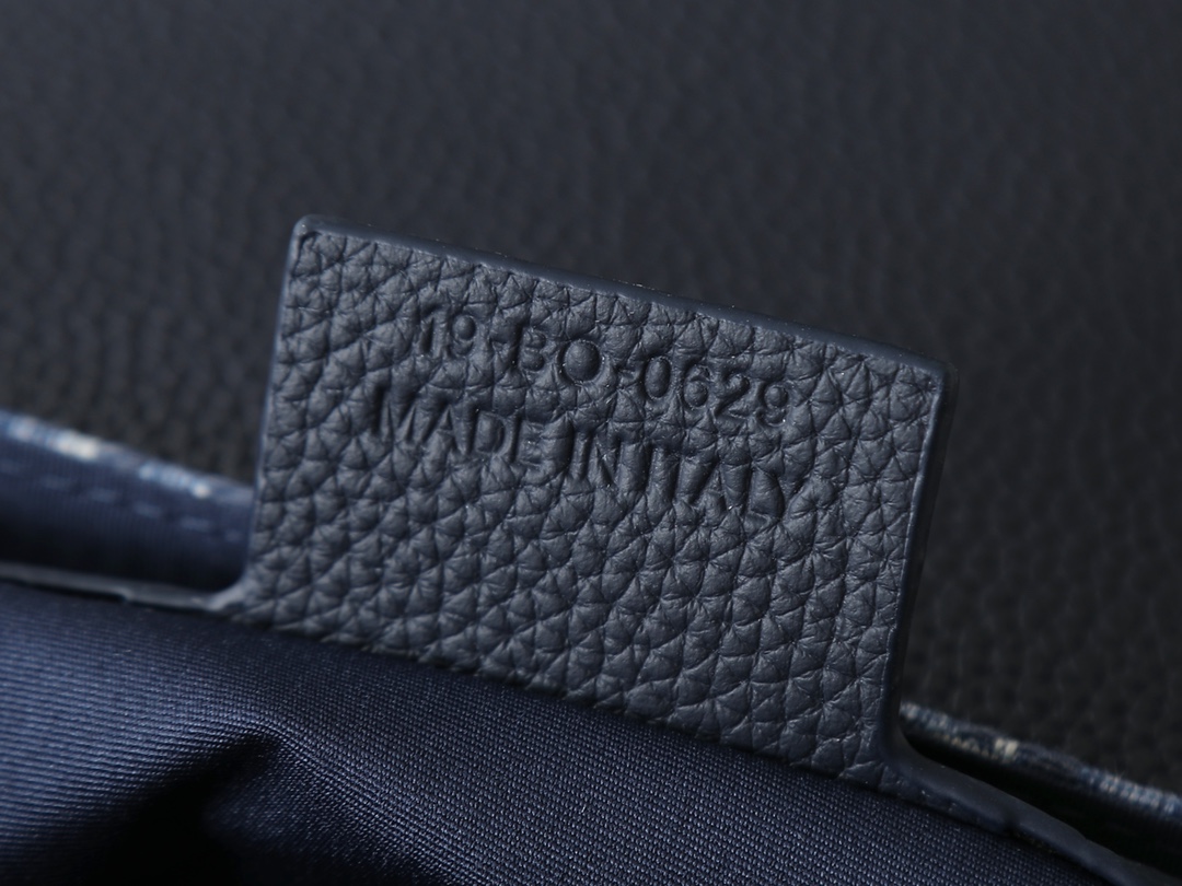 Dior Messenger Bag Cow Leather Blue L-s