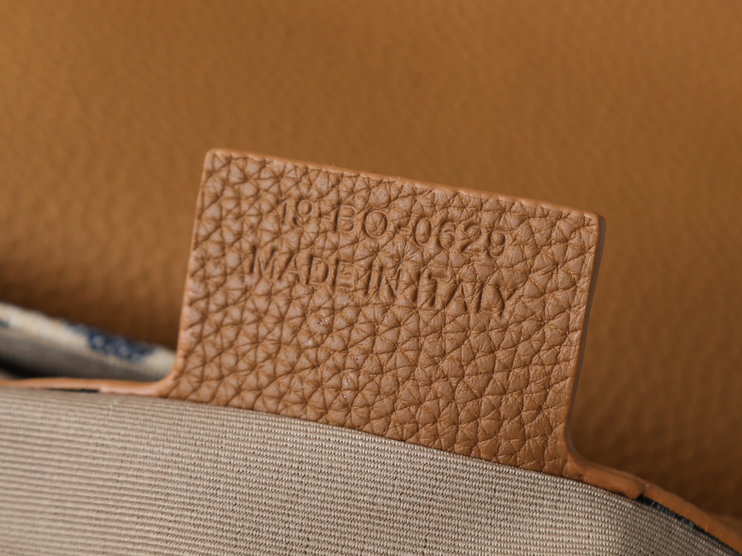 Dior Messenger Bag Cow Leather Brown M-l