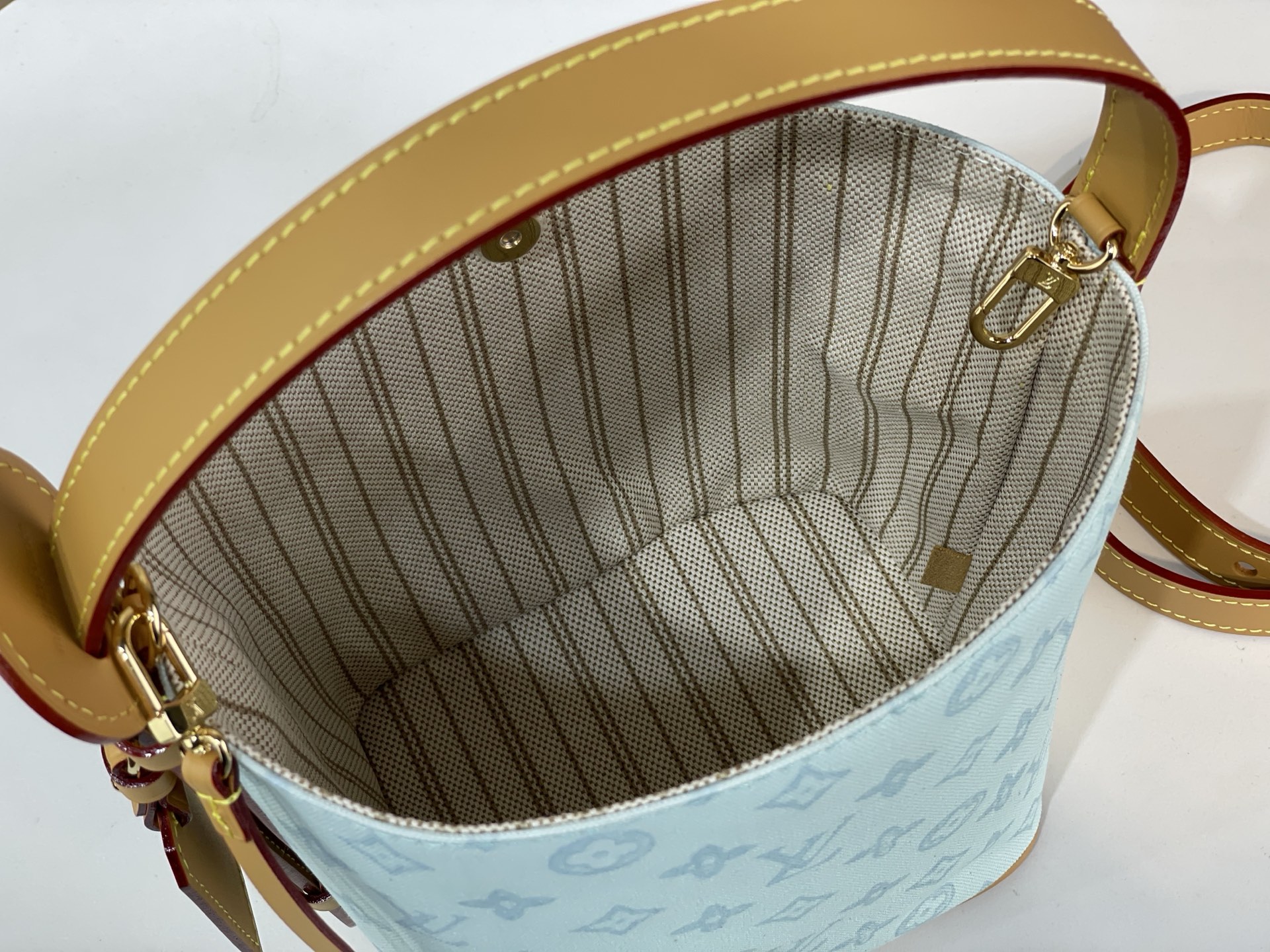 Louis Vuitton Basic Bag Canvas Gold M-l