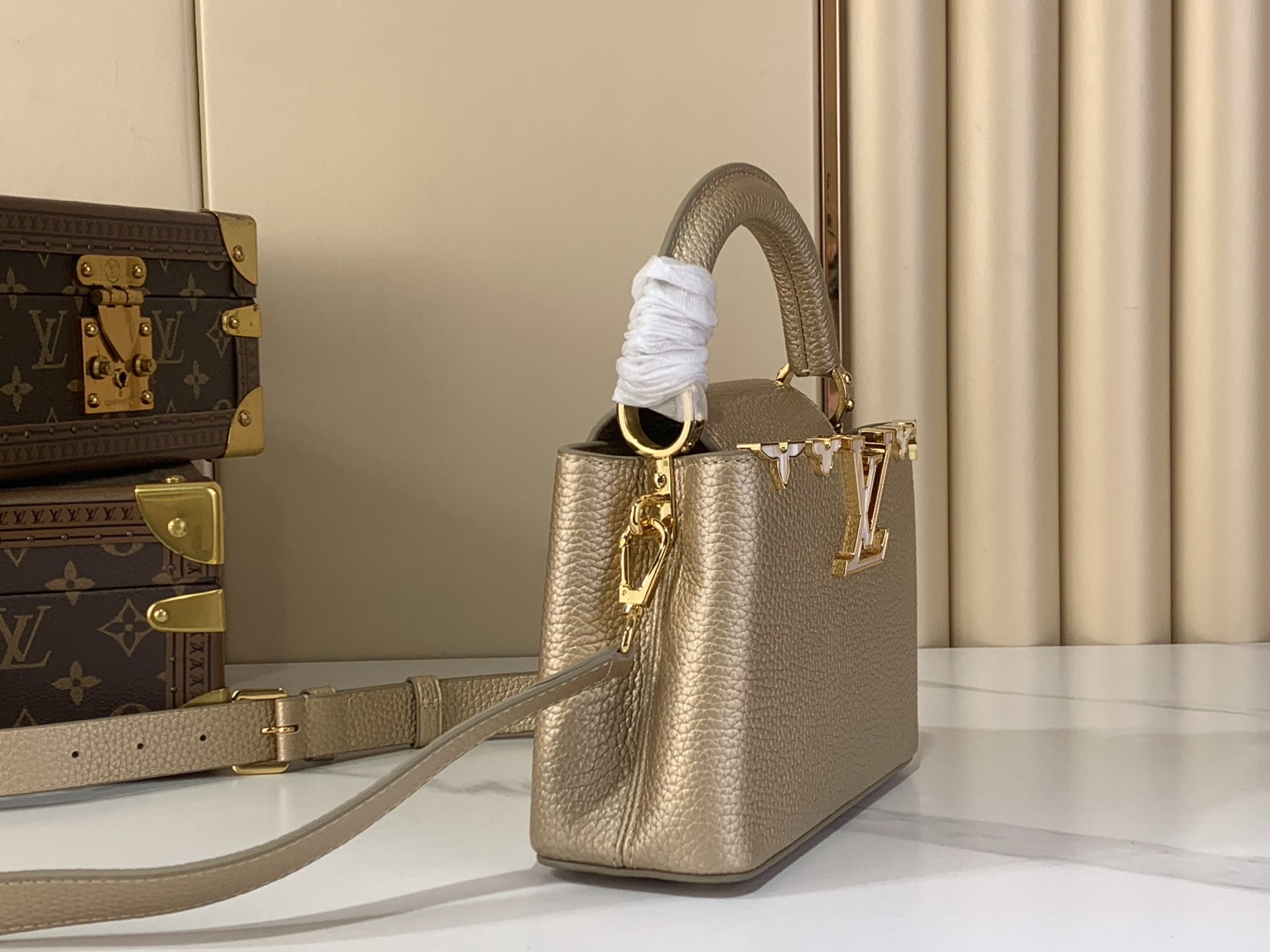 Louis Vuitton Basic Bag Gold M-l-s