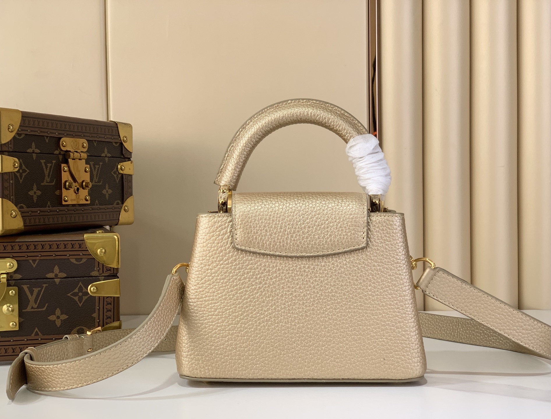 Louis Vuitton Basic Bag Gold M-l-s