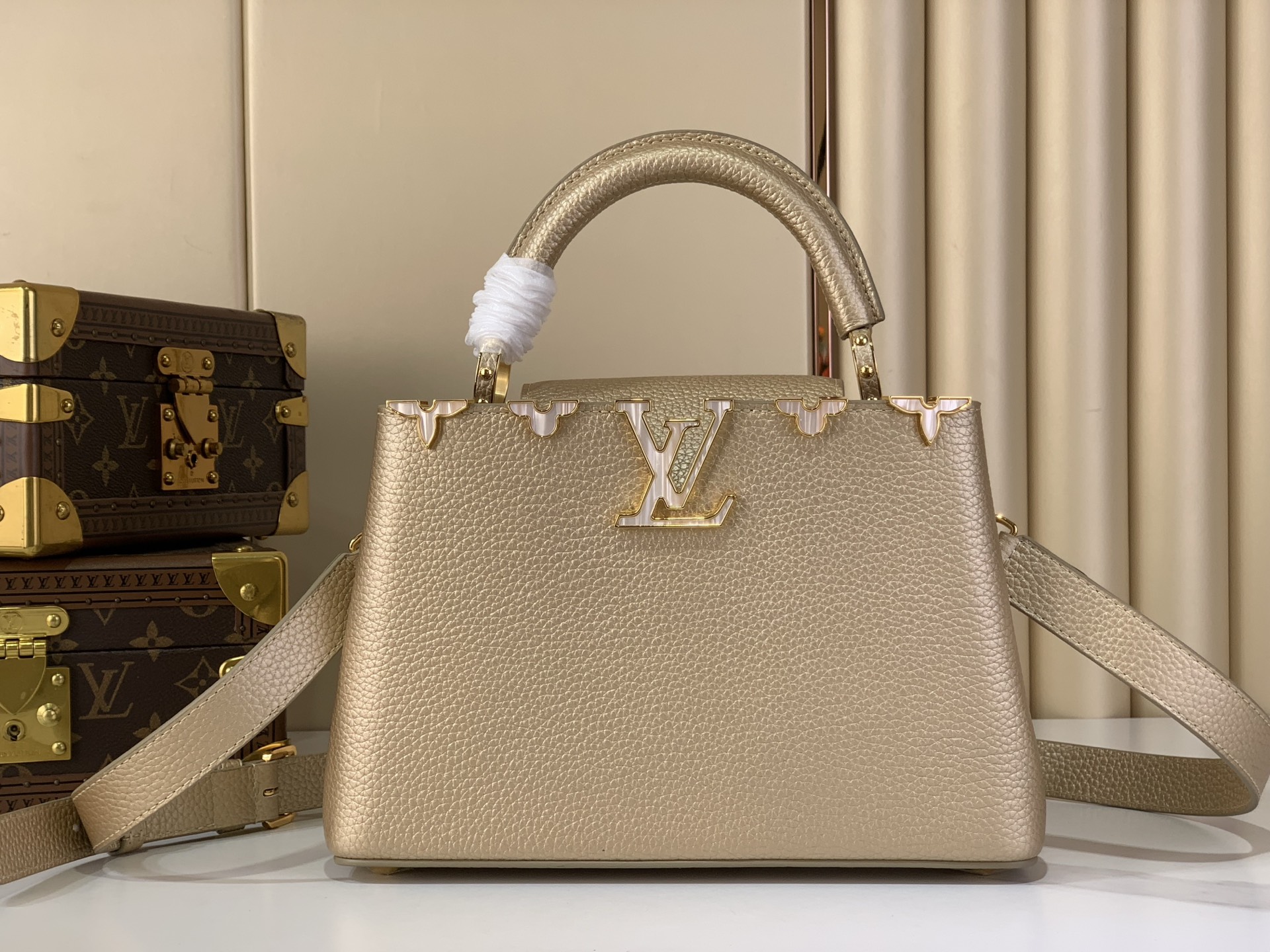 Louis Vuitton Basic Bag Gold M-l-s