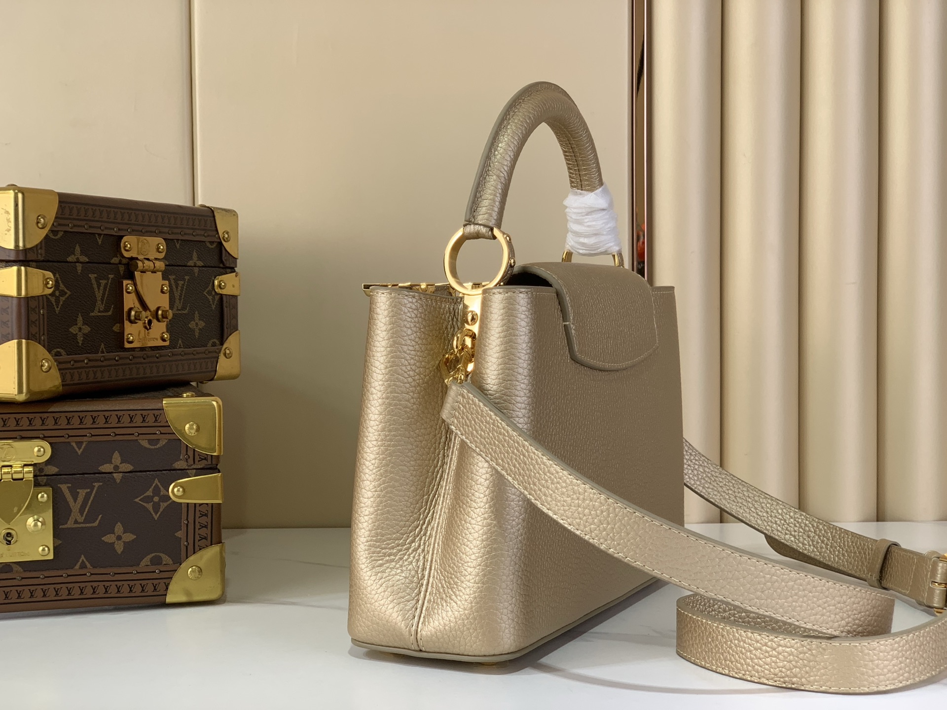 Louis Vuitton Basic Bag Gold M-l-s