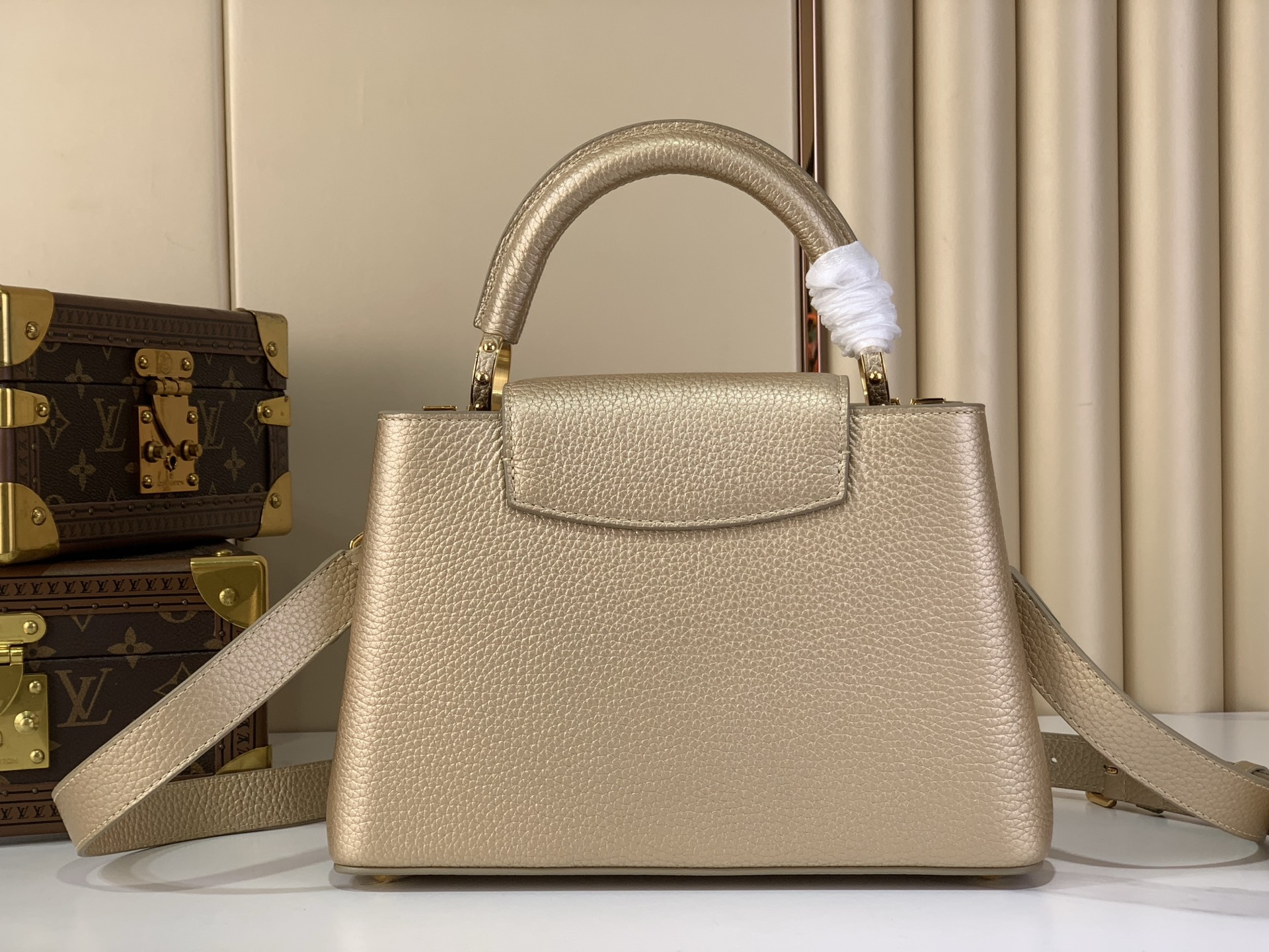 Louis Vuitton Basic Bag Gold M-l-s