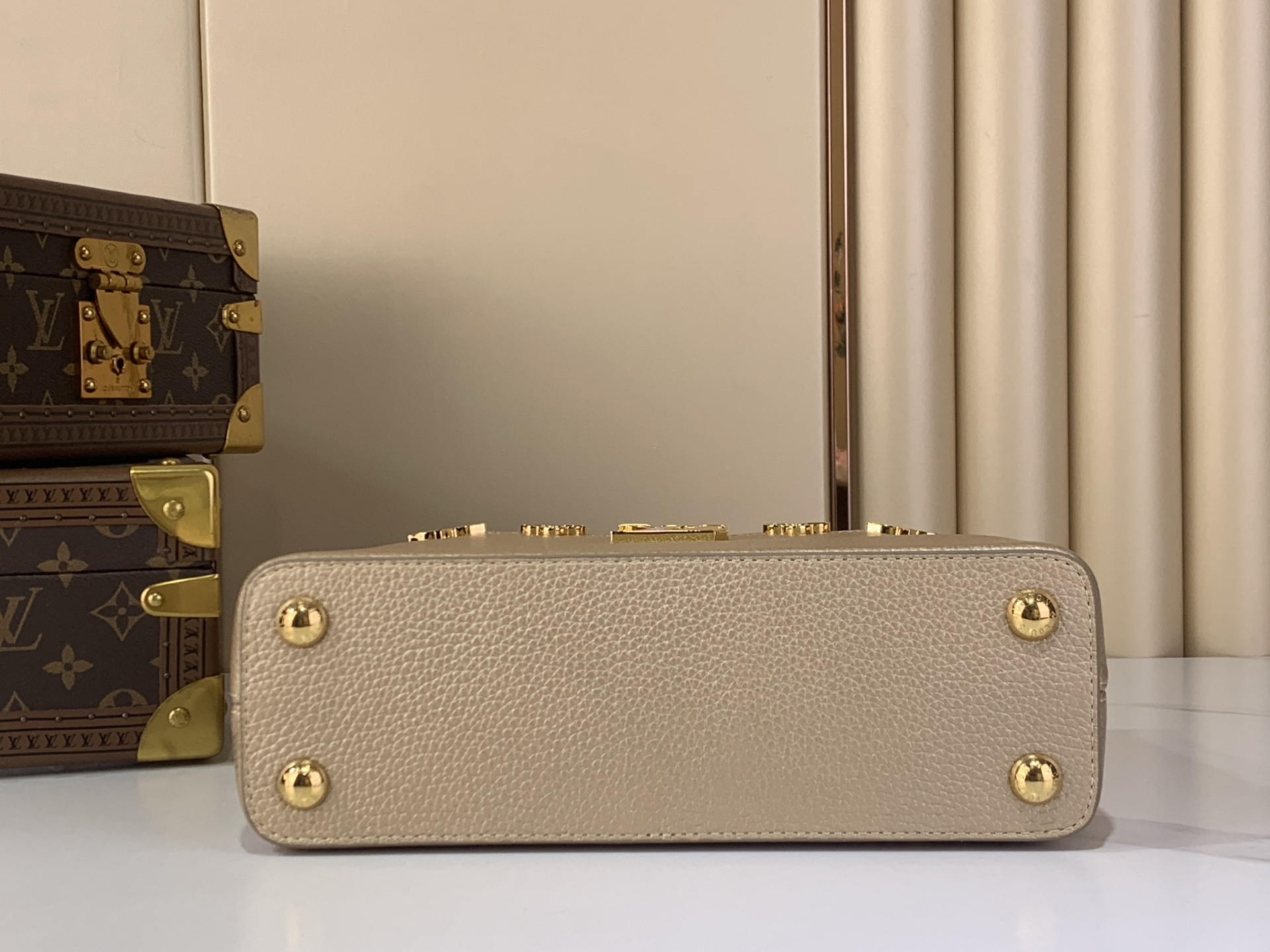Louis Vuitton Basic Bag Gold M-l-s
