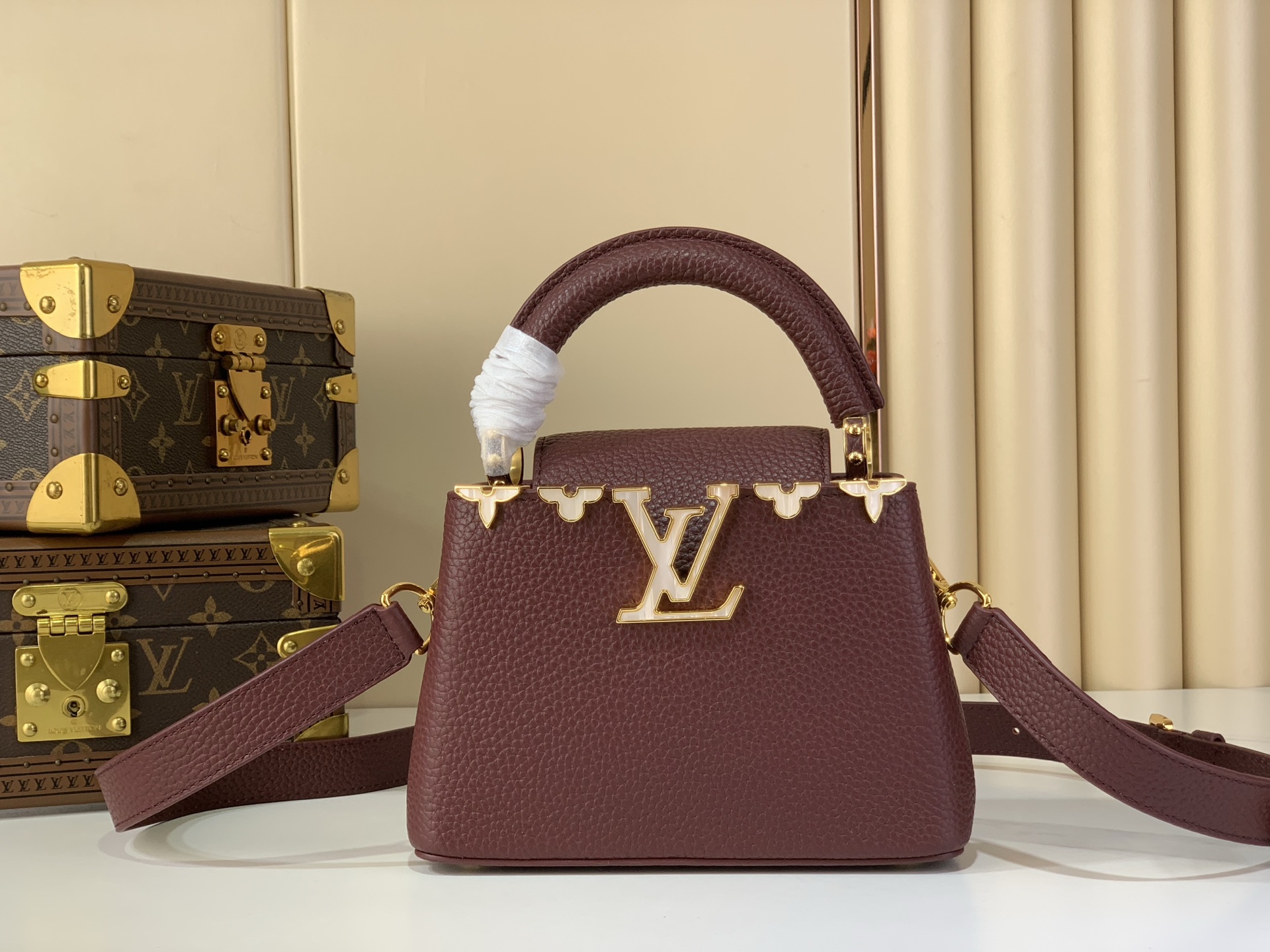 Louis Vuitton Basic Bag Gold M-l-s