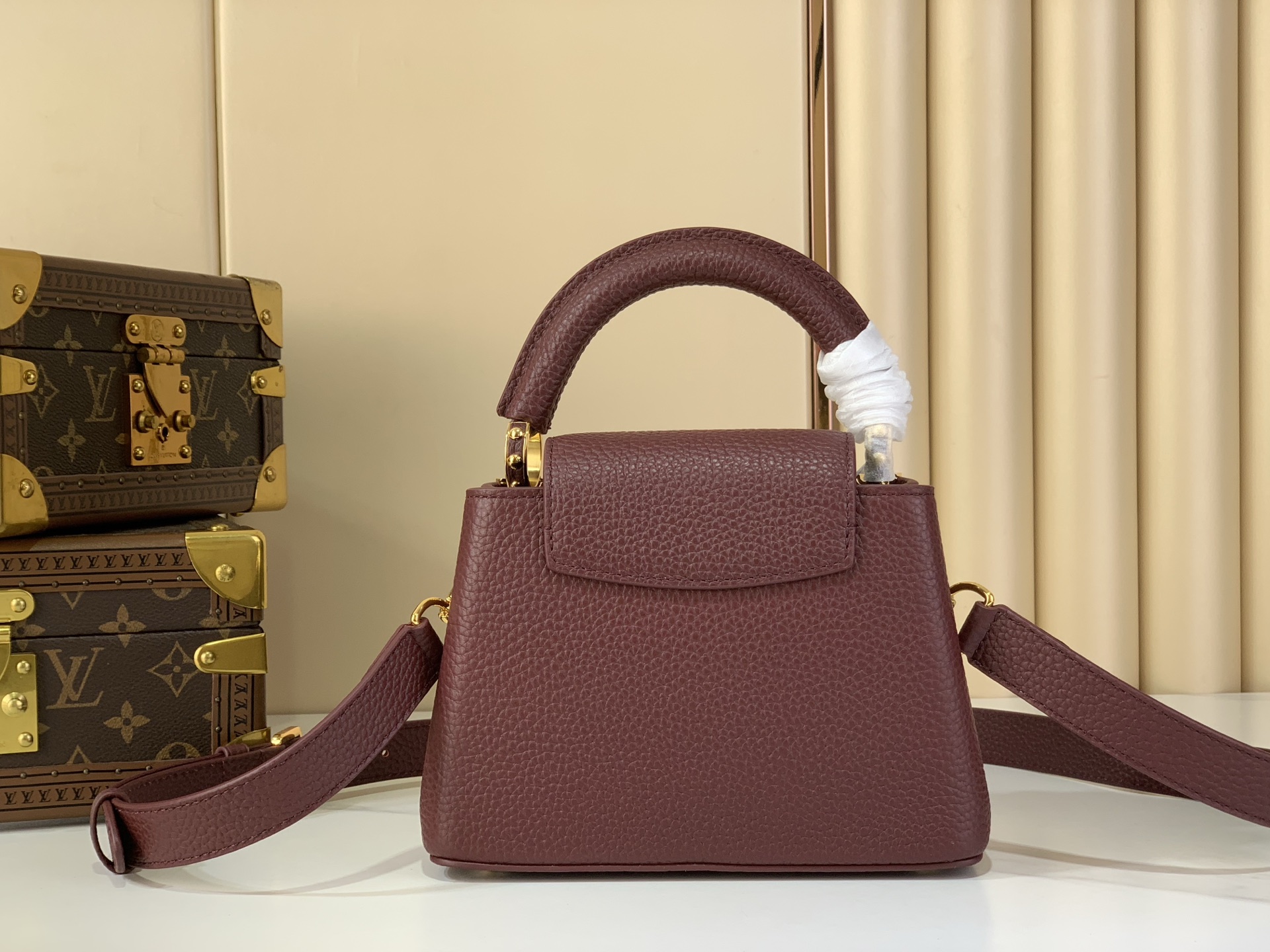 Louis Vuitton Basic Bag Gold M-l-s