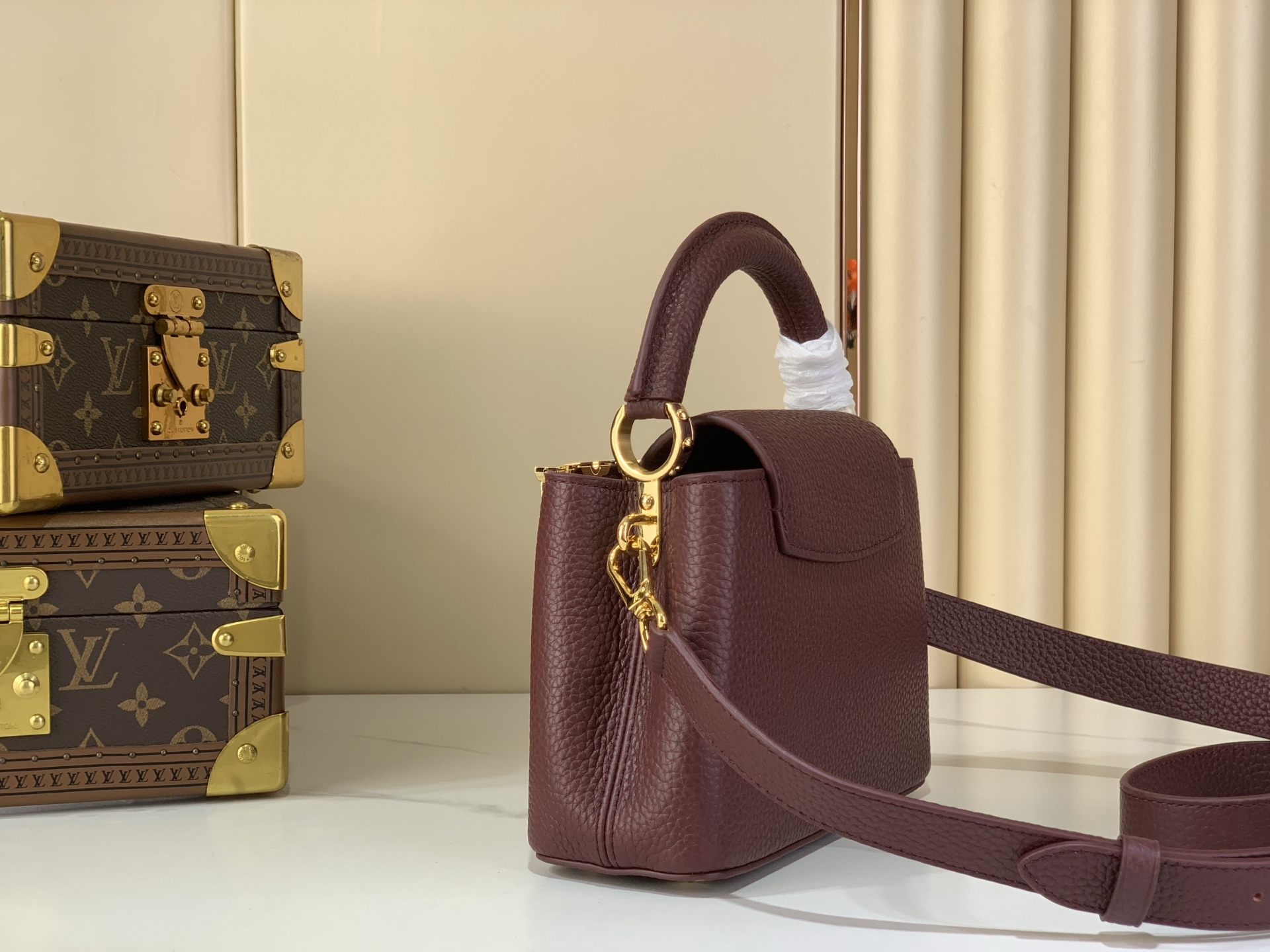 Louis Vuitton Basic Bag Gold M-l-s