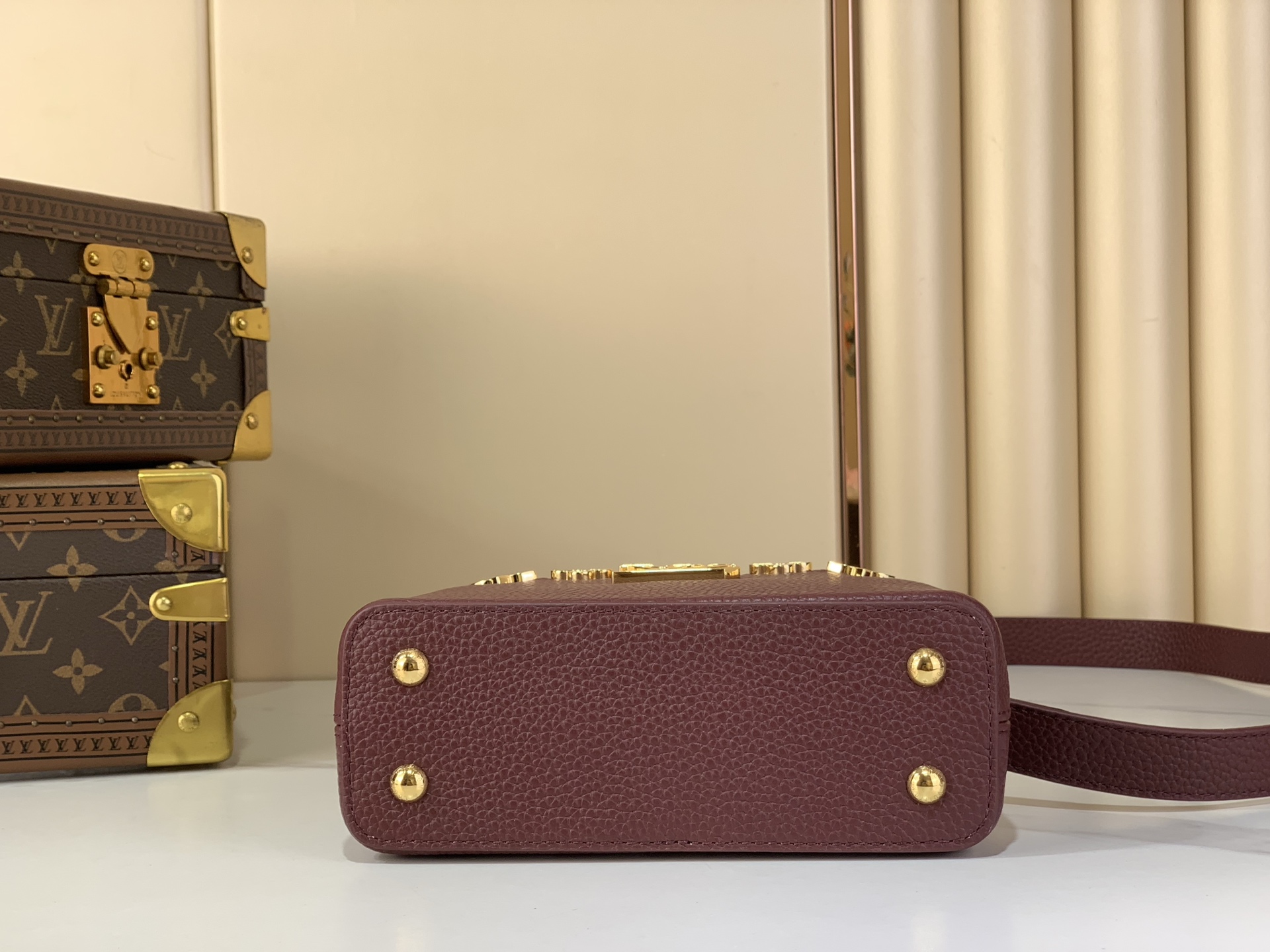 Louis Vuitton Basic Bag Gold M-l-s