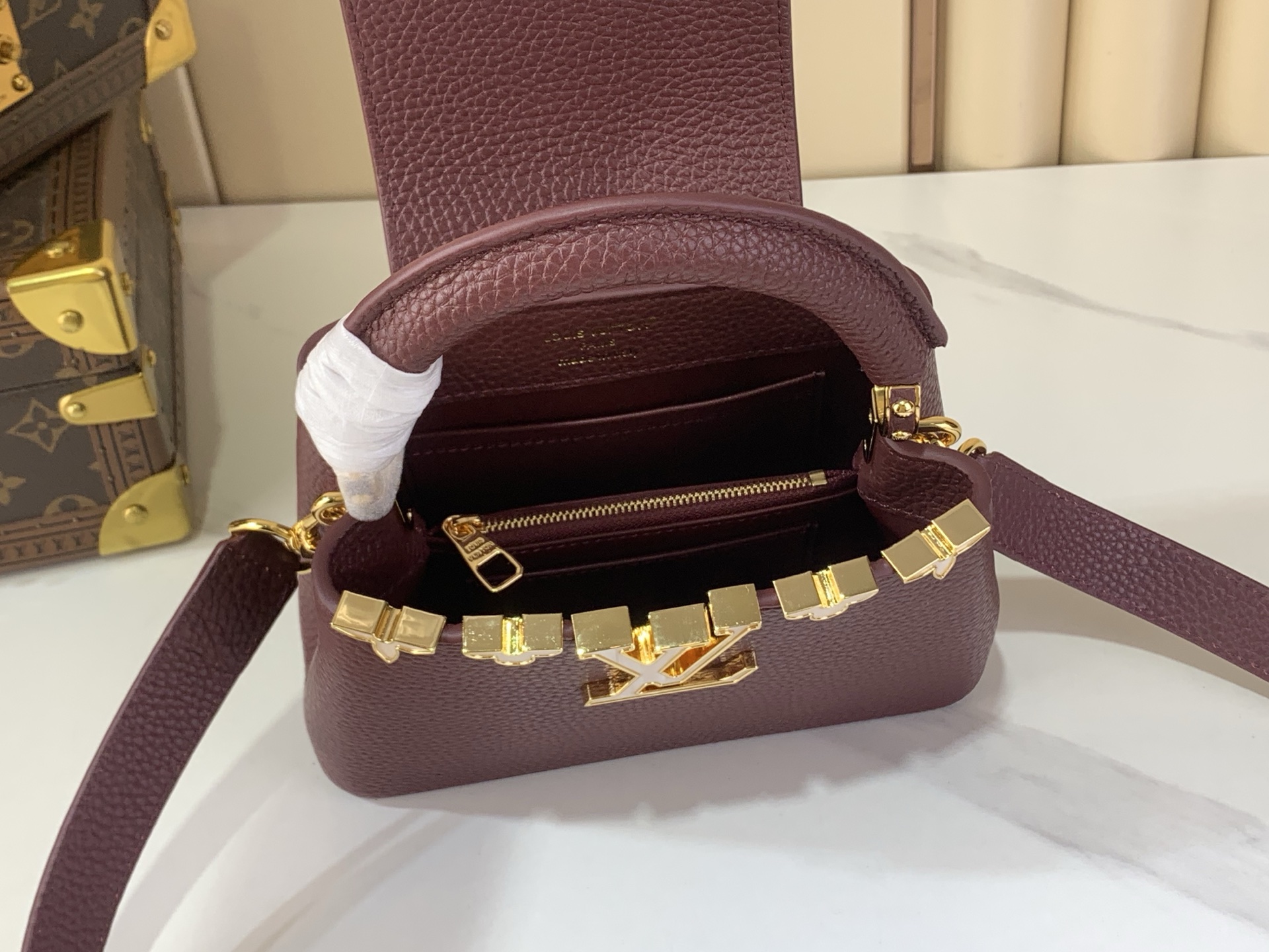 Louis Vuitton Basic Bag Gold M-l-s