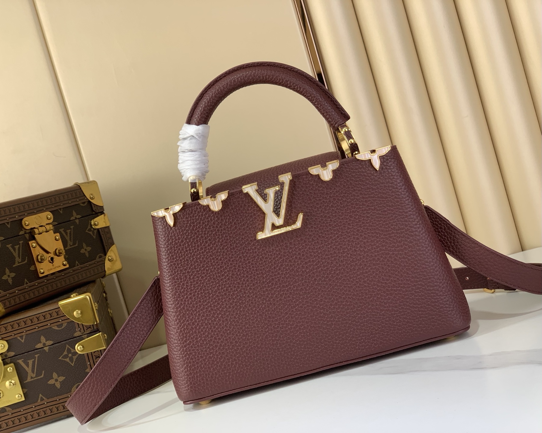 Louis Vuitton Basic Bag Gold M-l-s