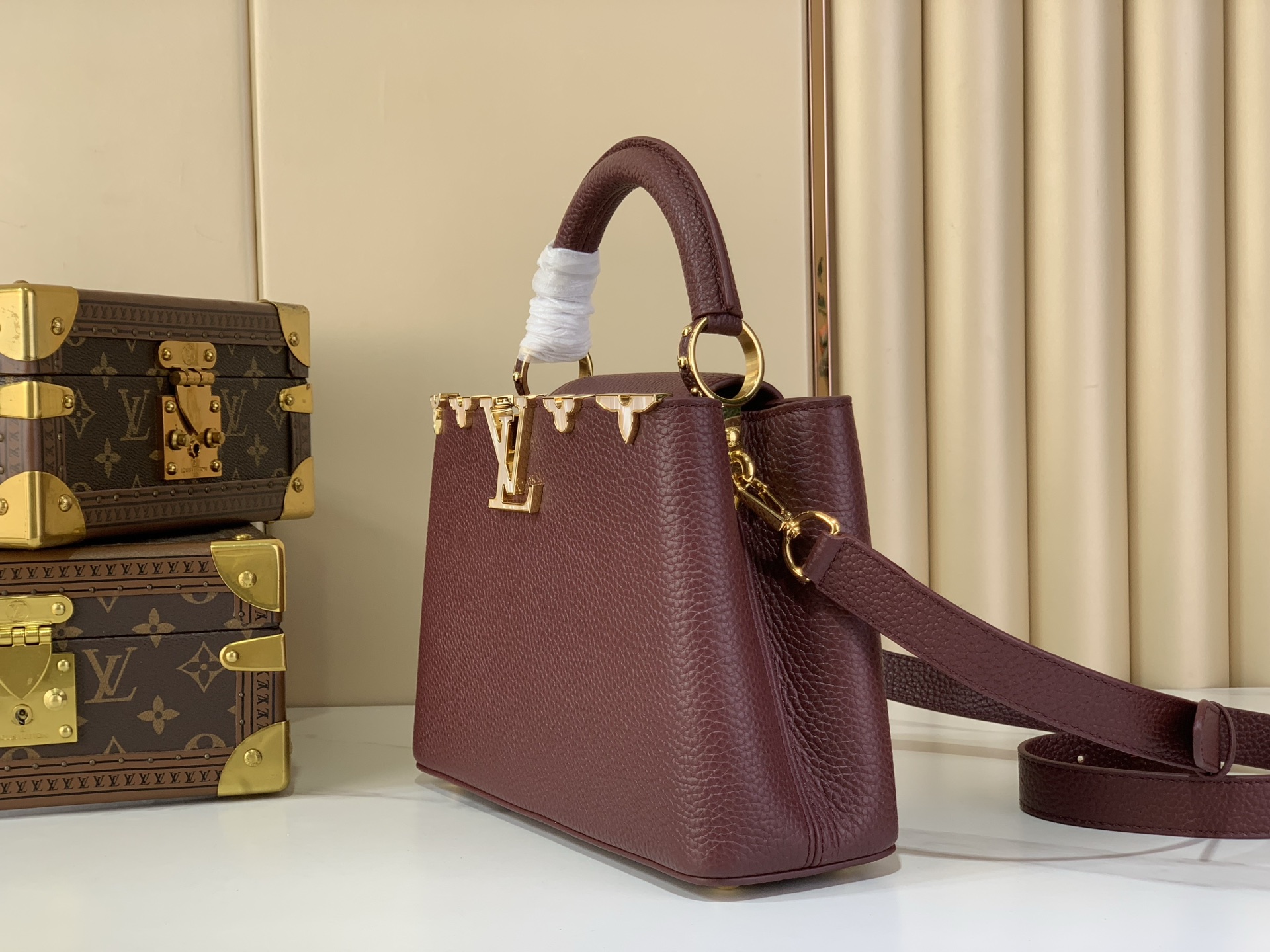 Louis Vuitton Basic Bag Gold M-l-s
