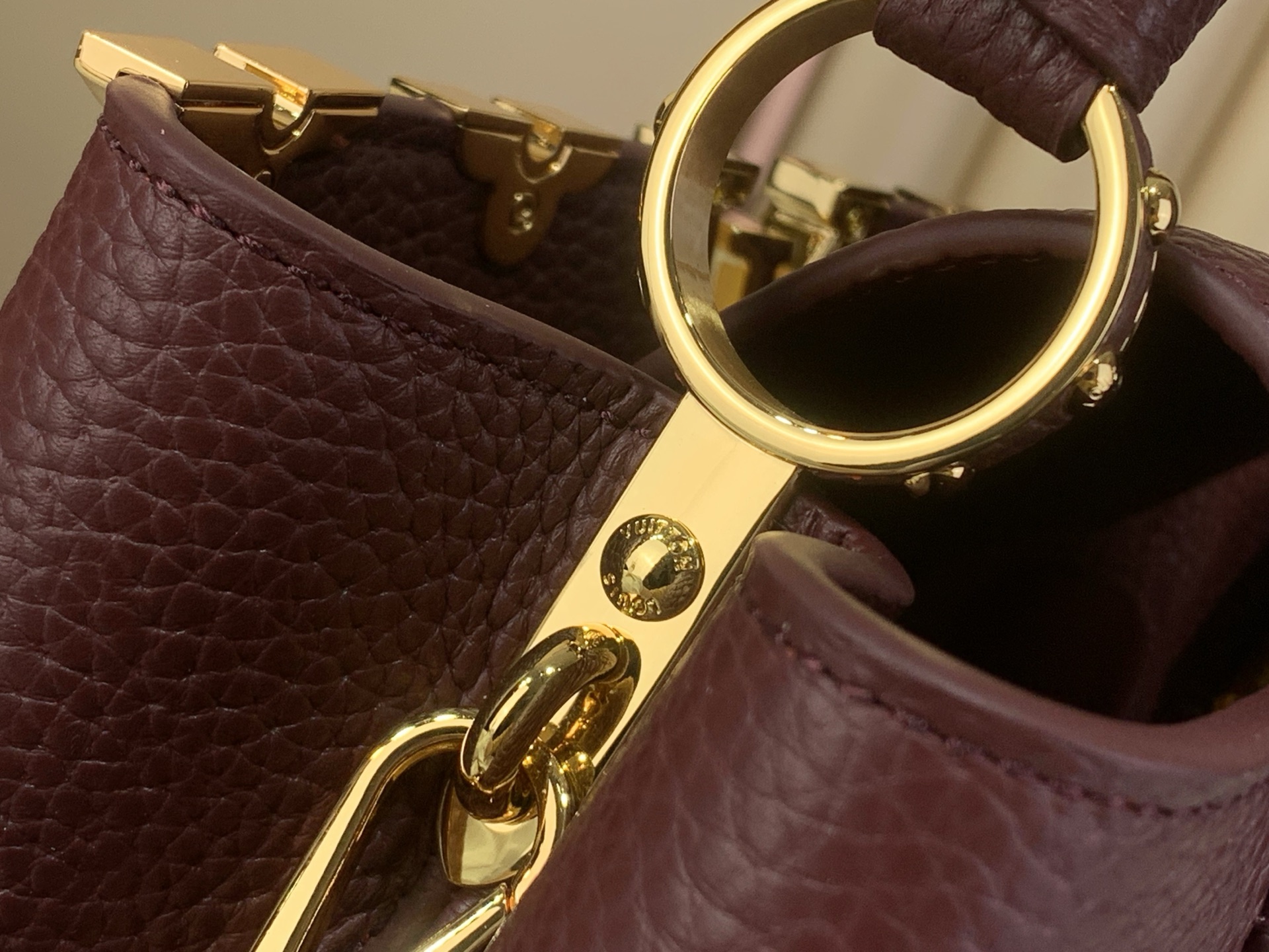 Louis Vuitton Basic Bag Gold M-l-s