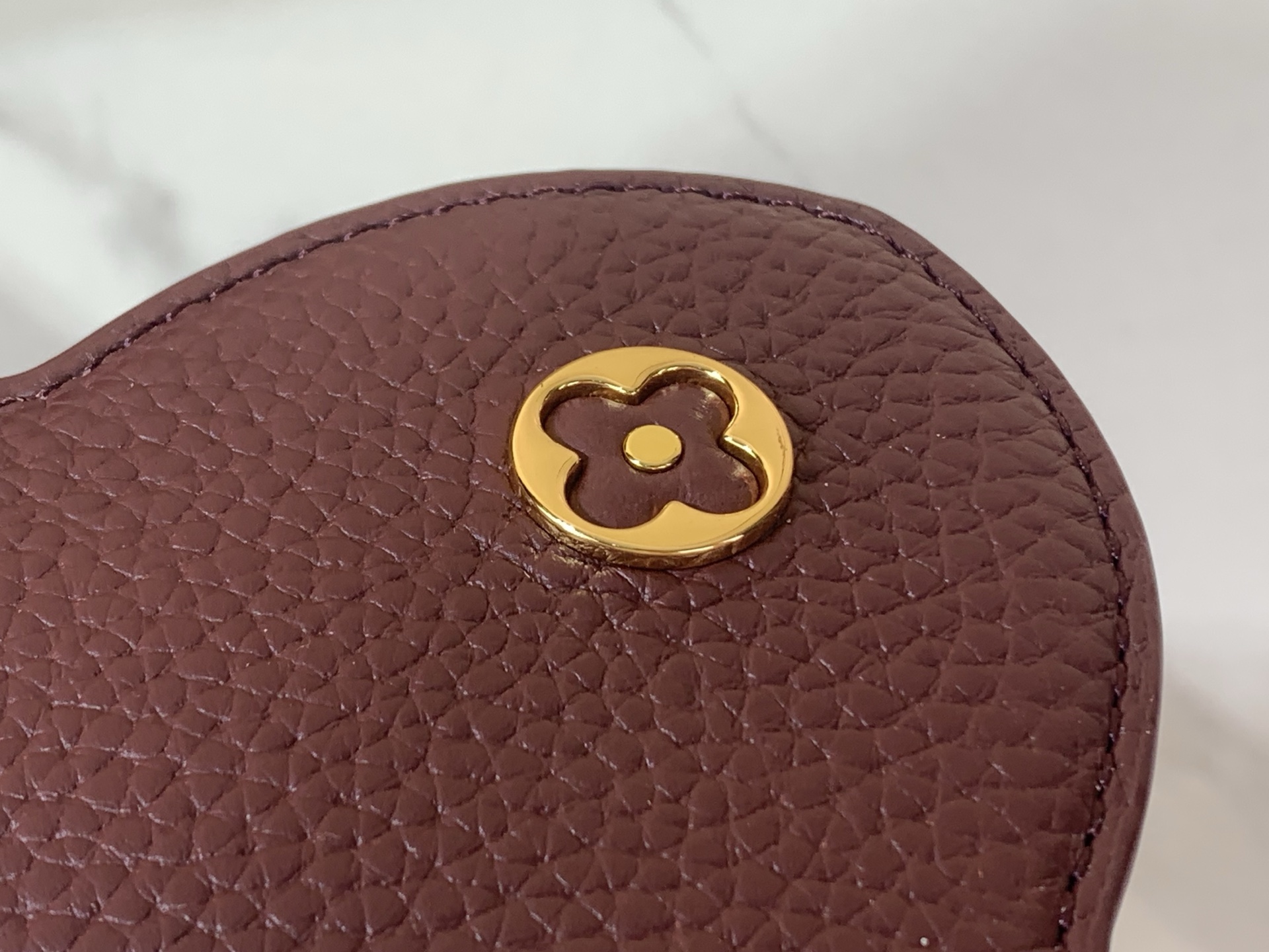 Louis Vuitton Basic Bag Gold M-l-s