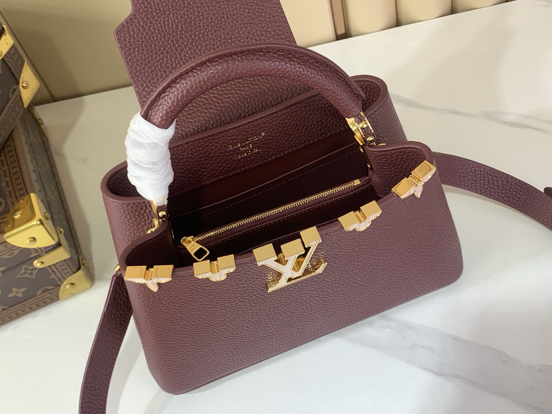 Louis Vuitton Basic Bag Gold M-l-s