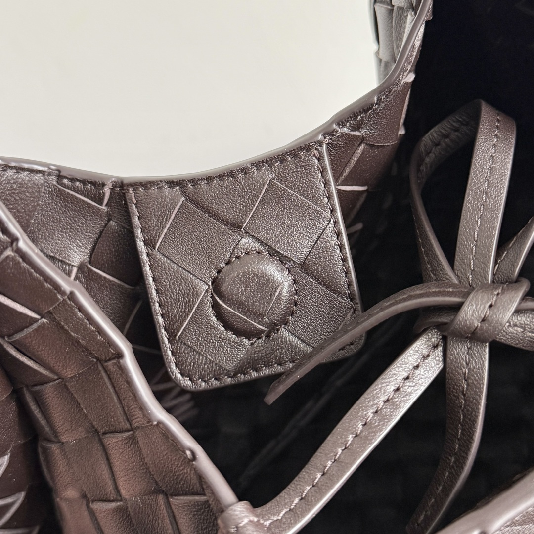 Bottega Veneta Shoulder Bag M-15cm