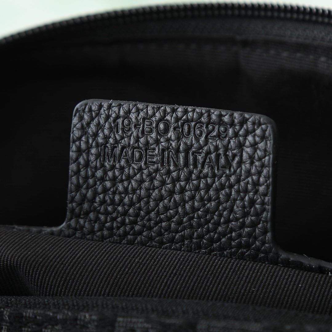 Dior Basic Bag Cow Leather Black M-l-s