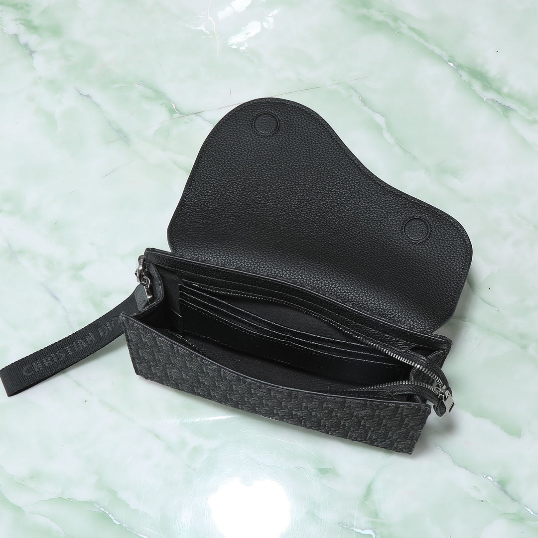 Dior Clutch Bag Cow Leather Black L-s