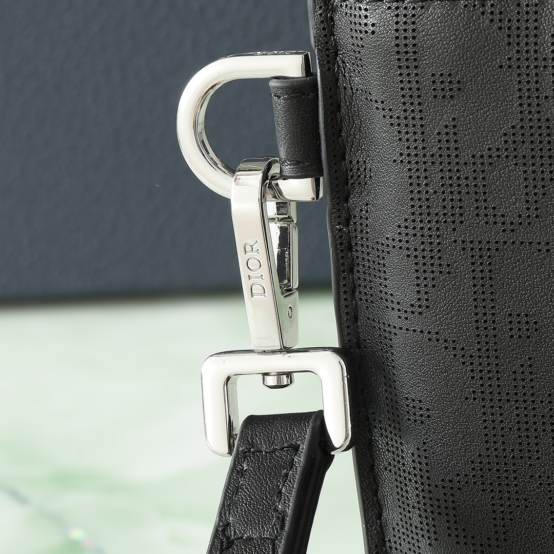 Dior Clutch Bag Cow Leather Black L-s