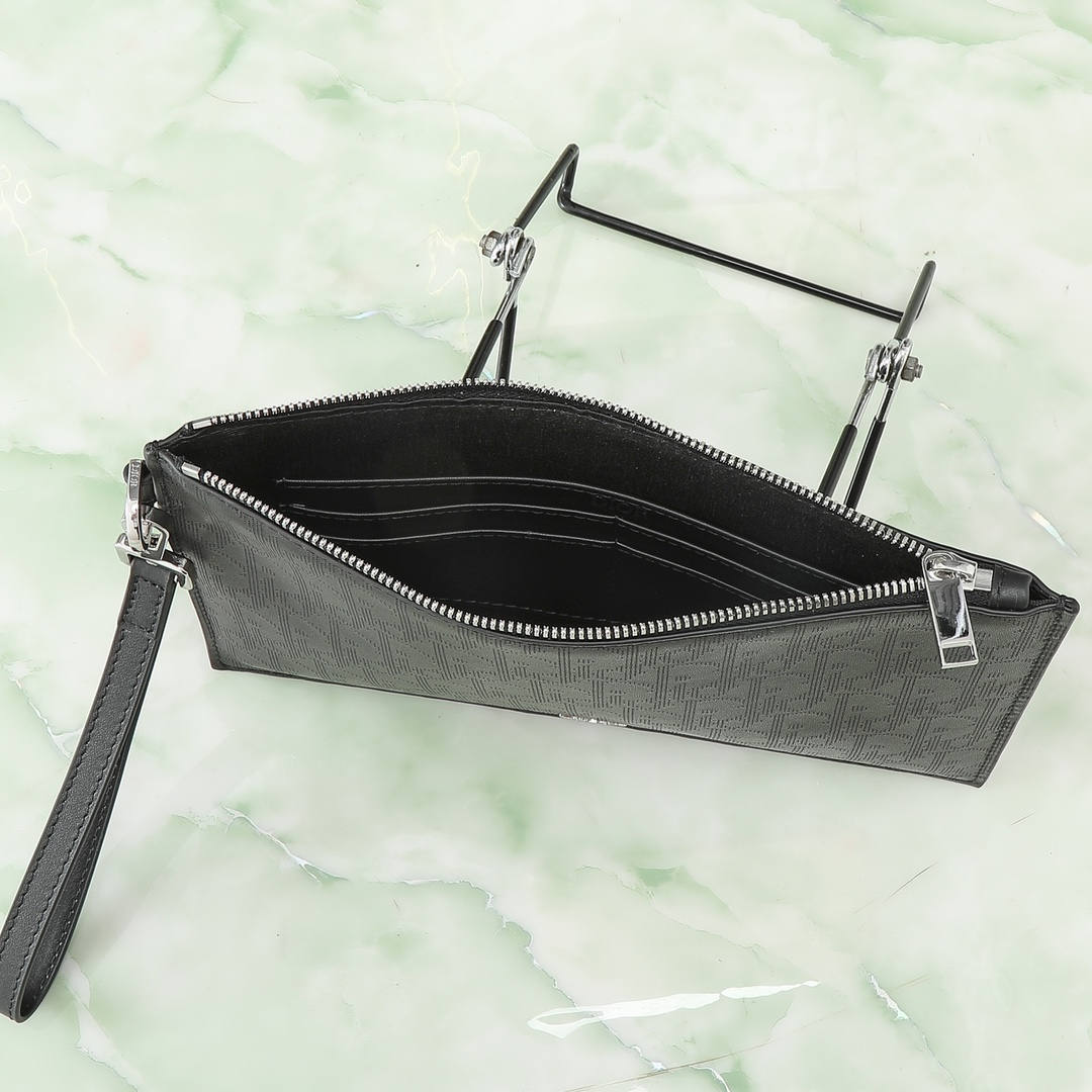 Dior Clutch Bag Cow Leather Black L-s